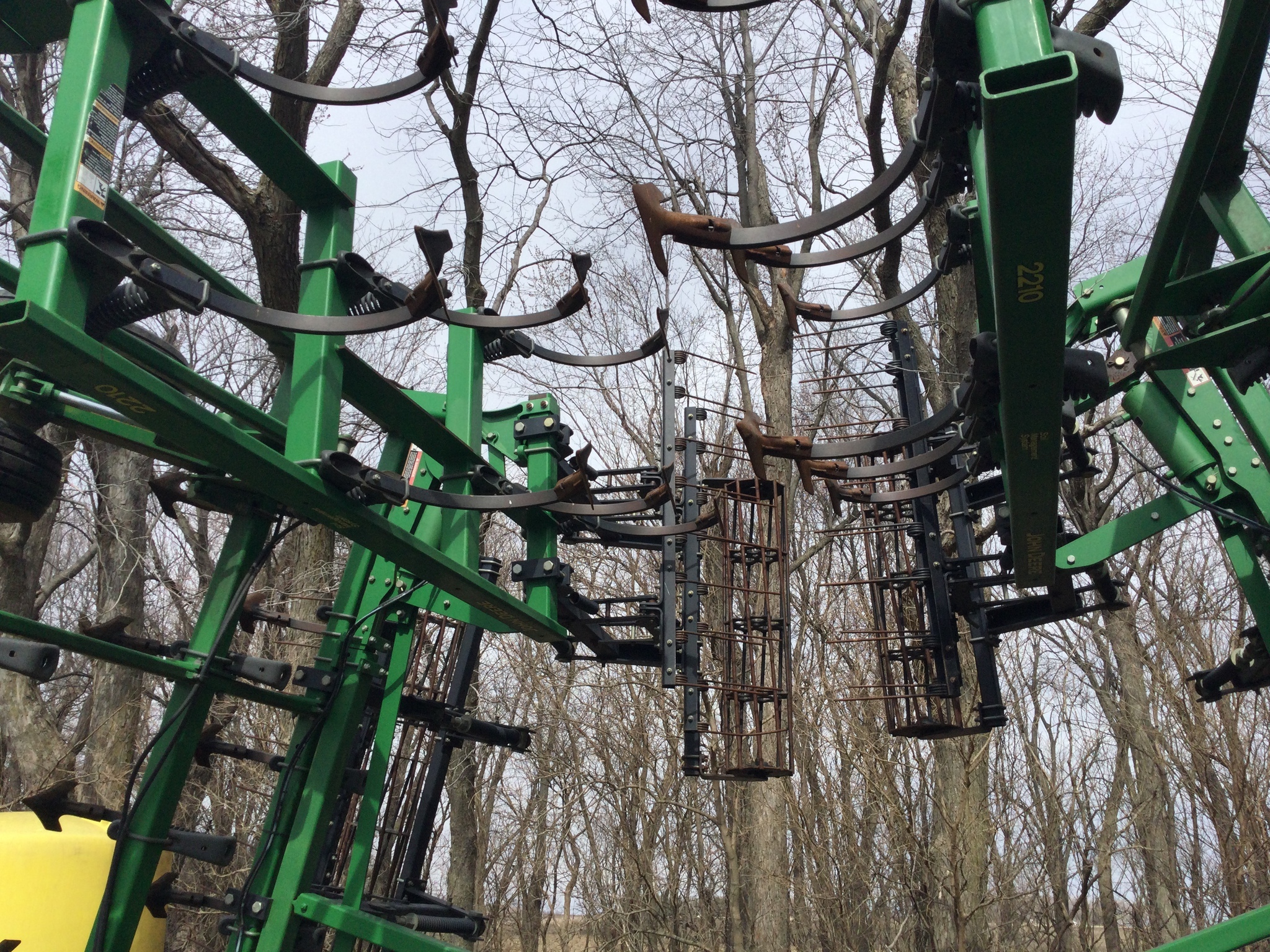 2012 John Deere 2210 Field Cultivator