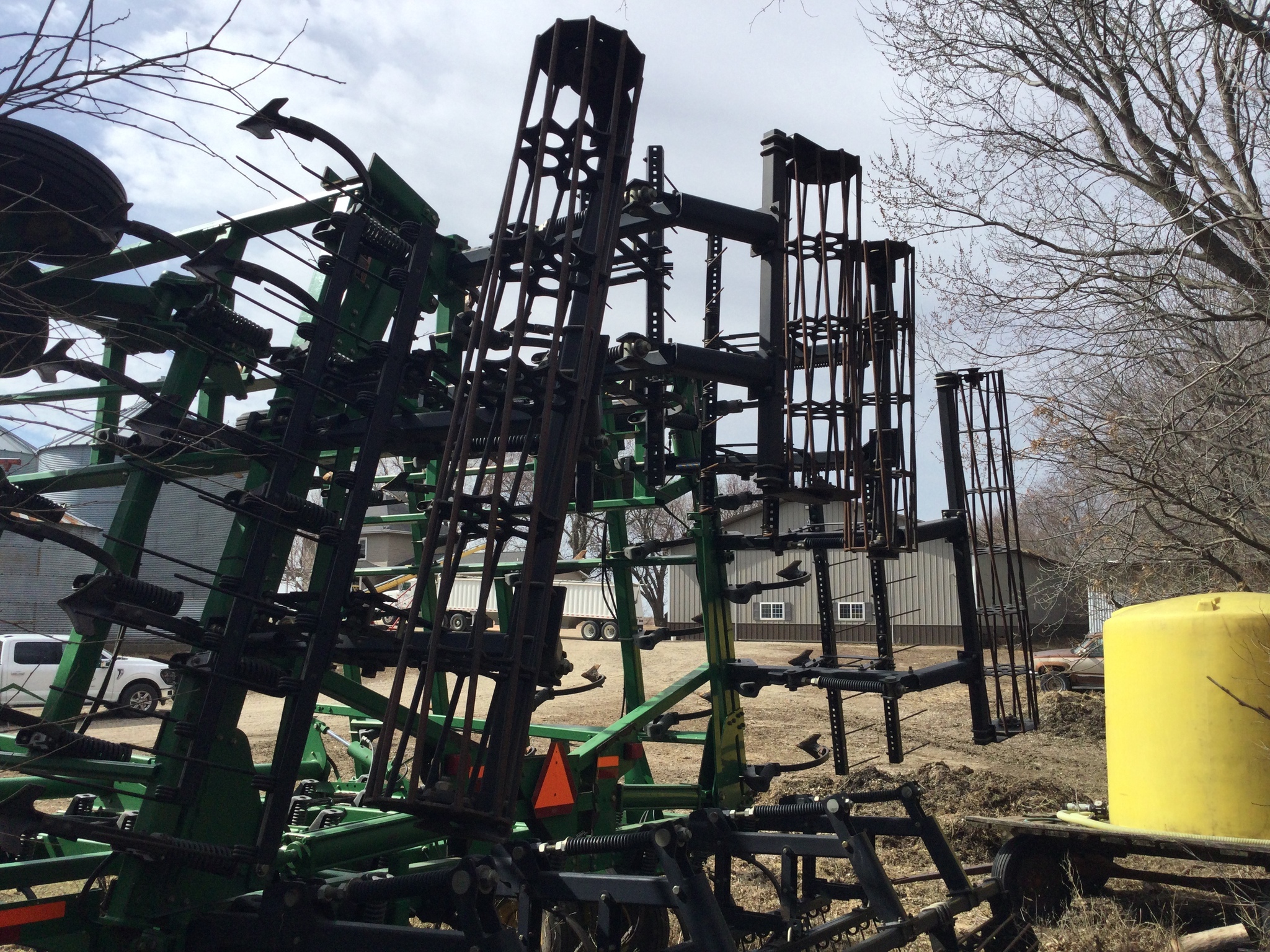 2012 John Deere 2210 Field Cultivator