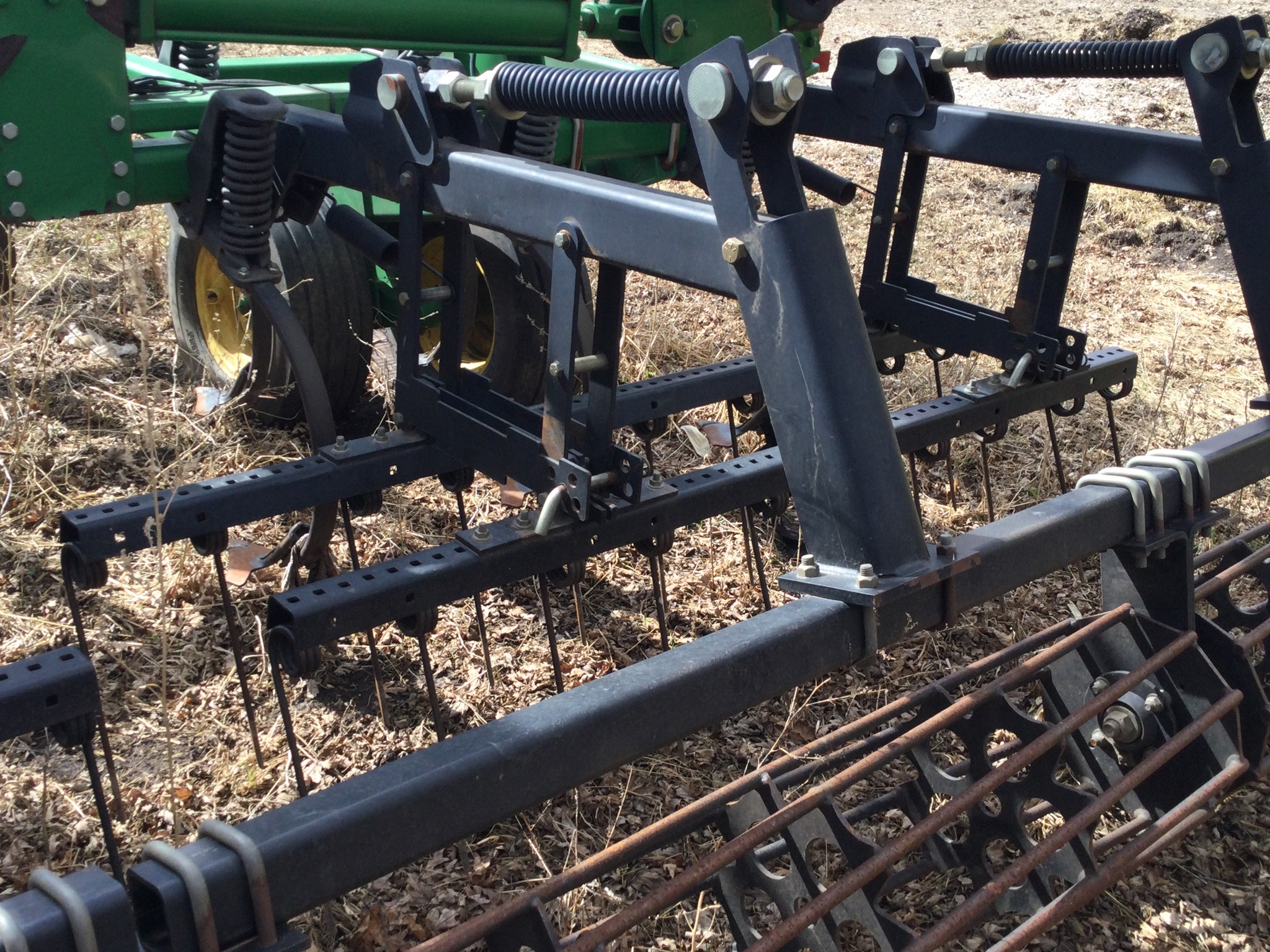 2012 John Deere 2210 Field Cultivator