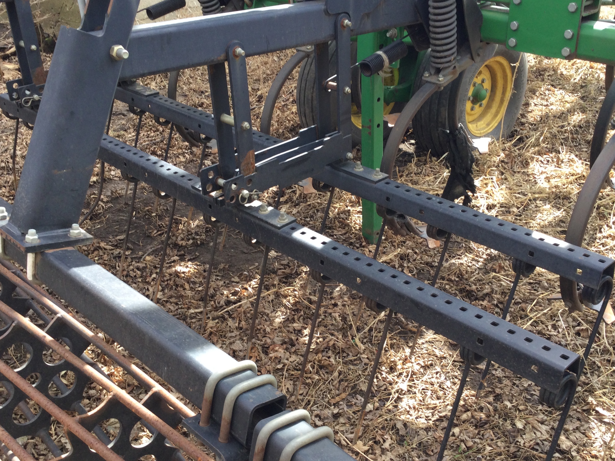 2012 John Deere 2210 Field Cultivator