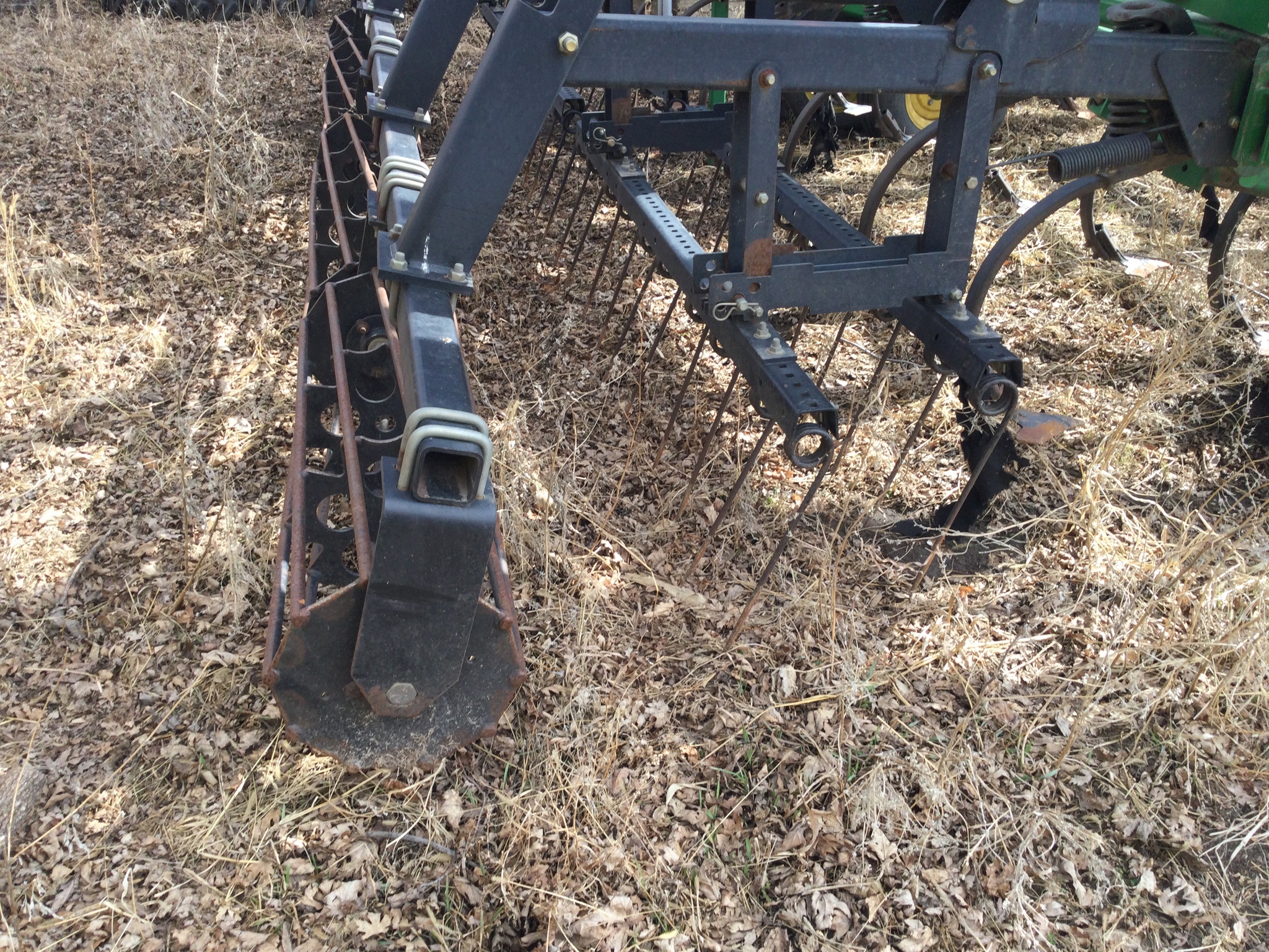 2012 John Deere 2210 Field Cultivator