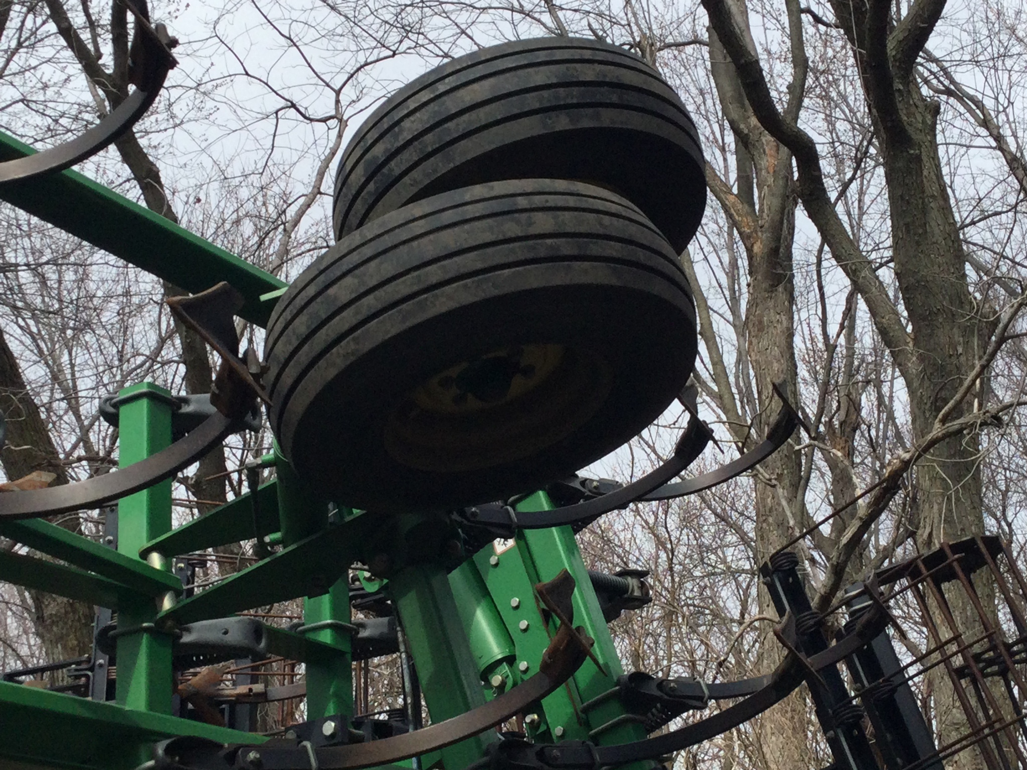 2012 John Deere 2210 Field Cultivator