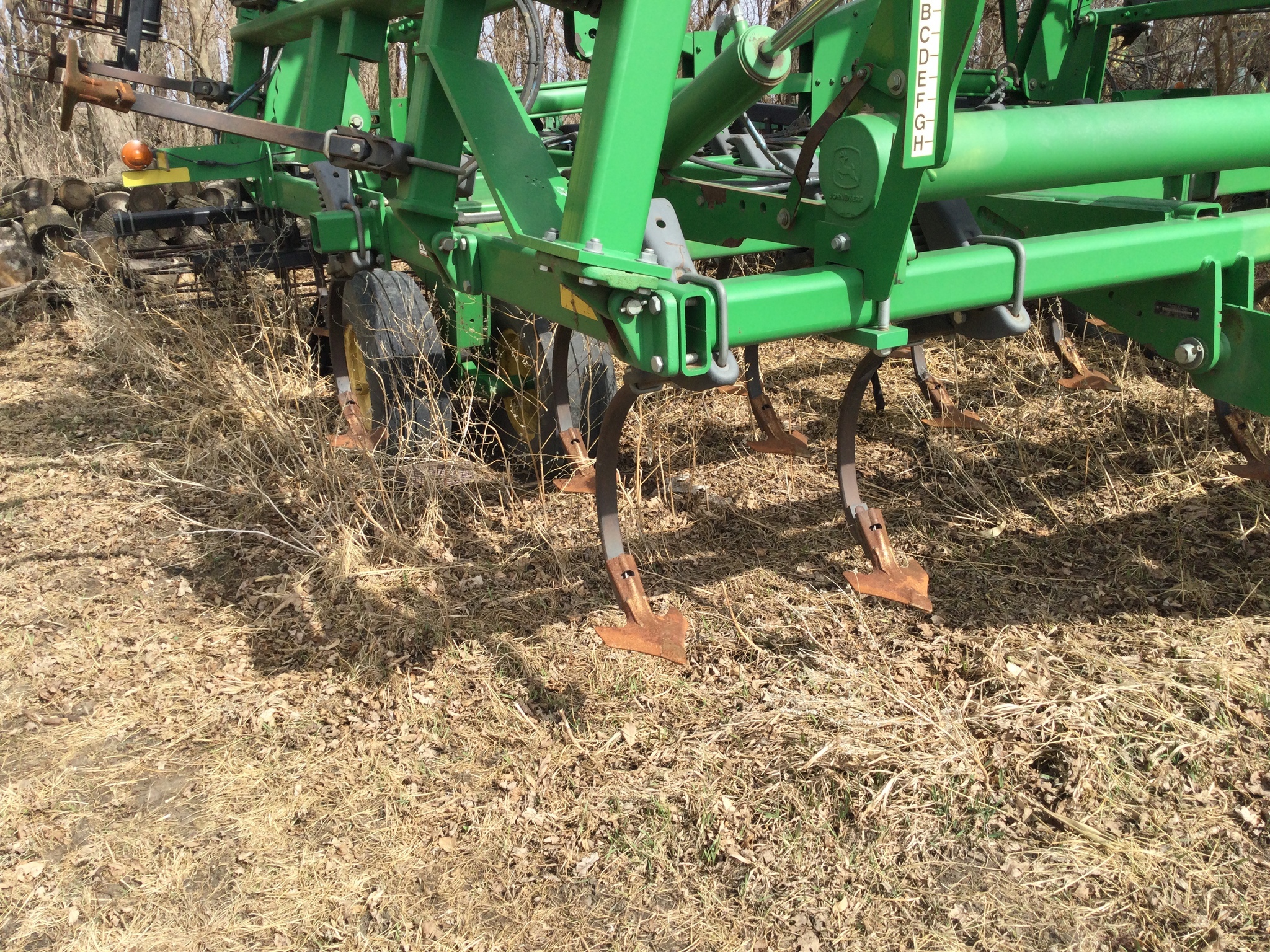 2012 John Deere 2210 Field Cultivator