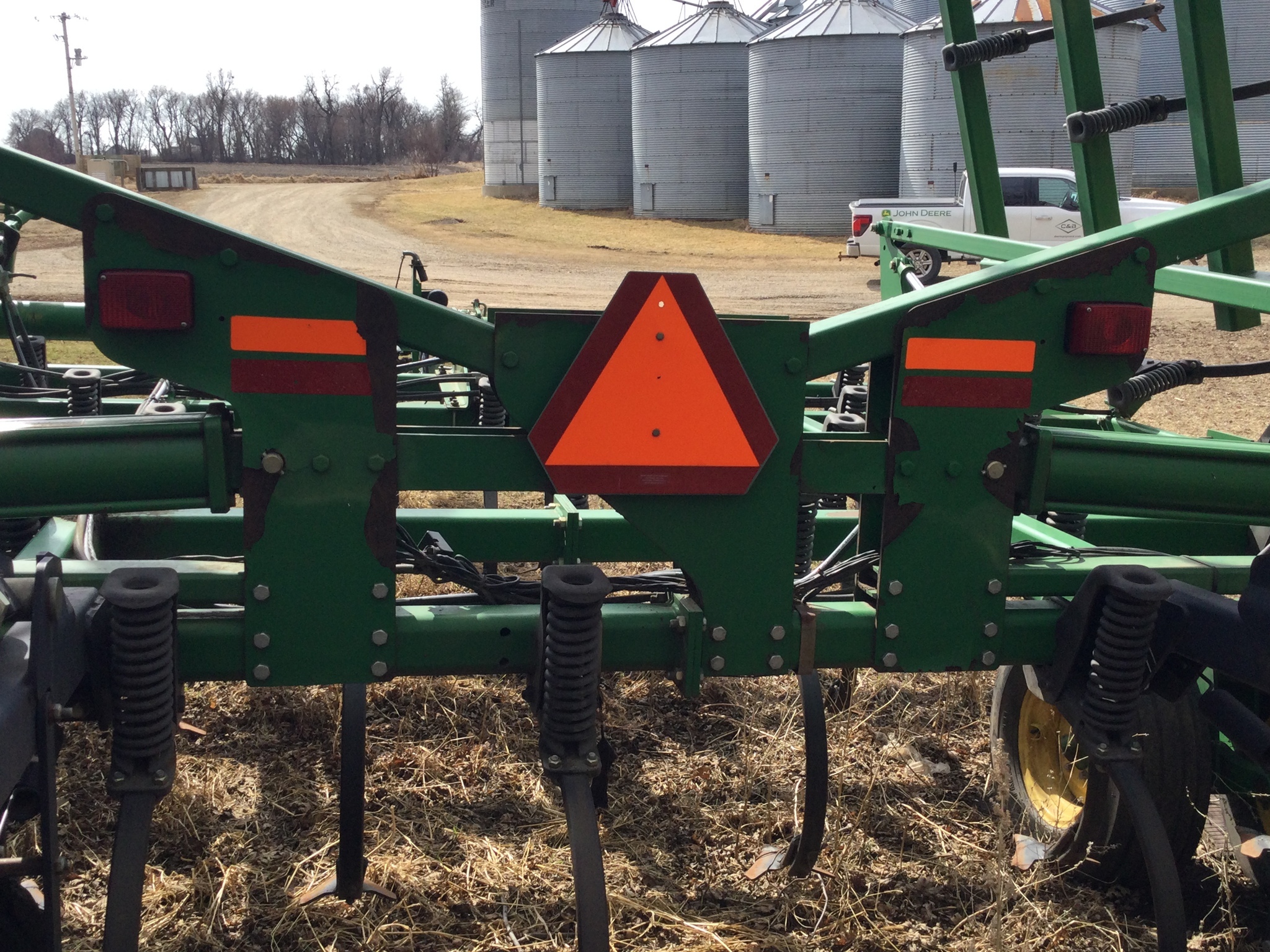 2012 John Deere 2210 Field Cultivator
