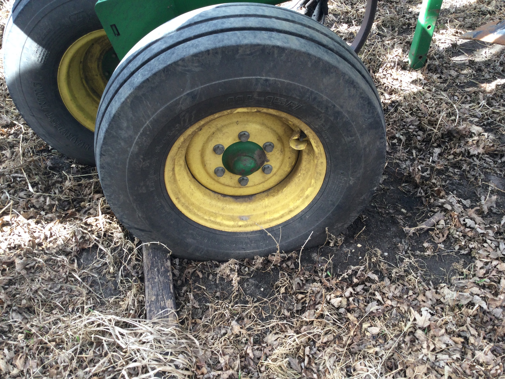 2012 John Deere 2210 Field Cultivator