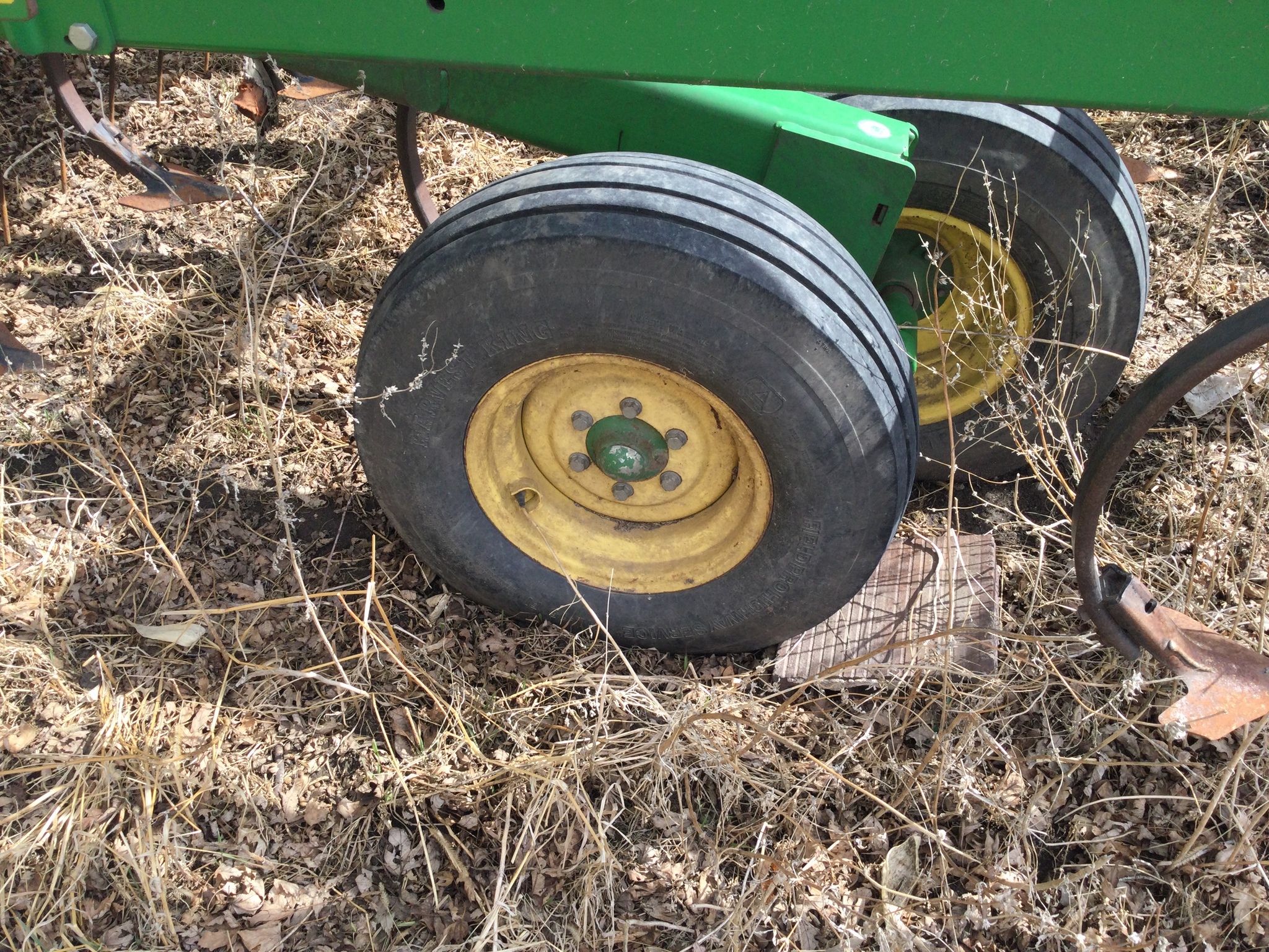 2012 John Deere 2210 Field Cultivator