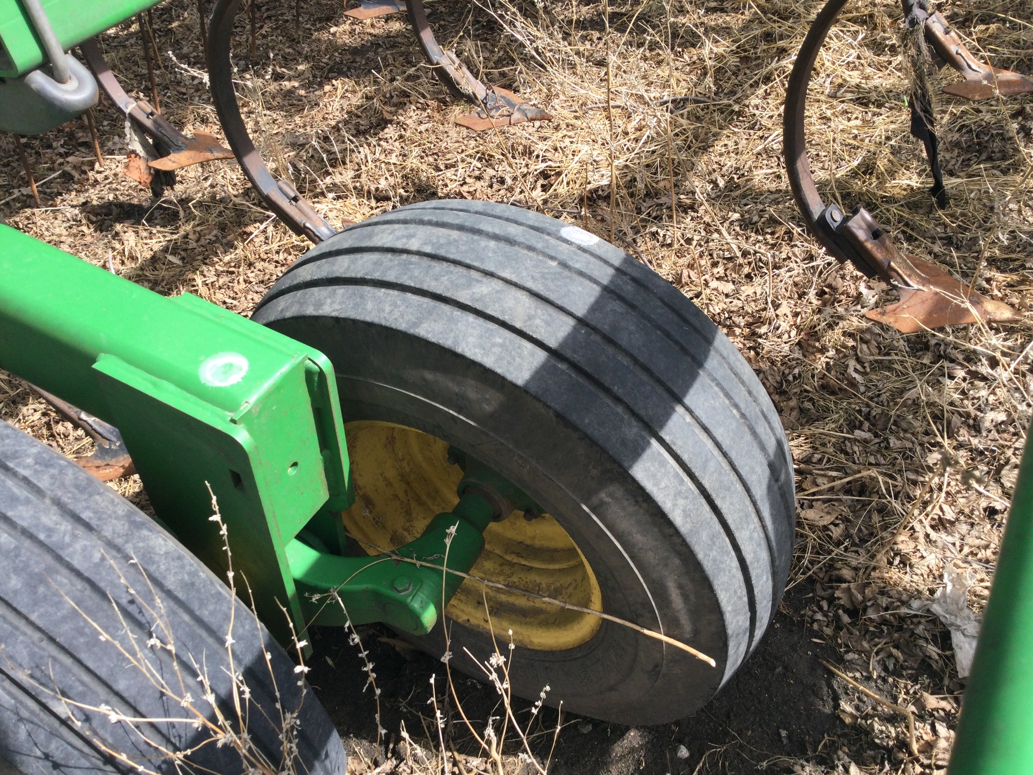 2012 John Deere 2210 Field Cultivator