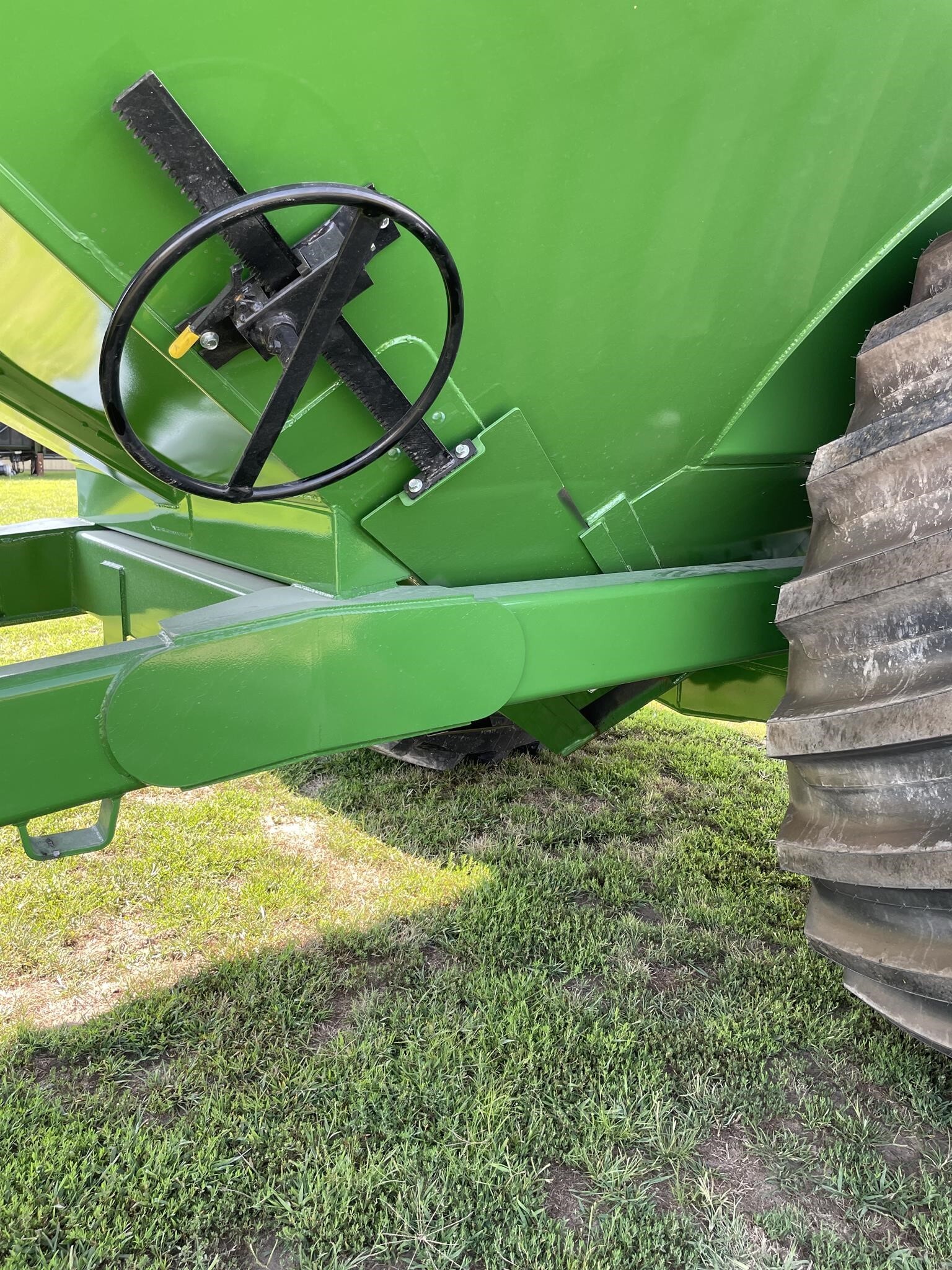 2026 J&M 1312-20S Grain Cart
