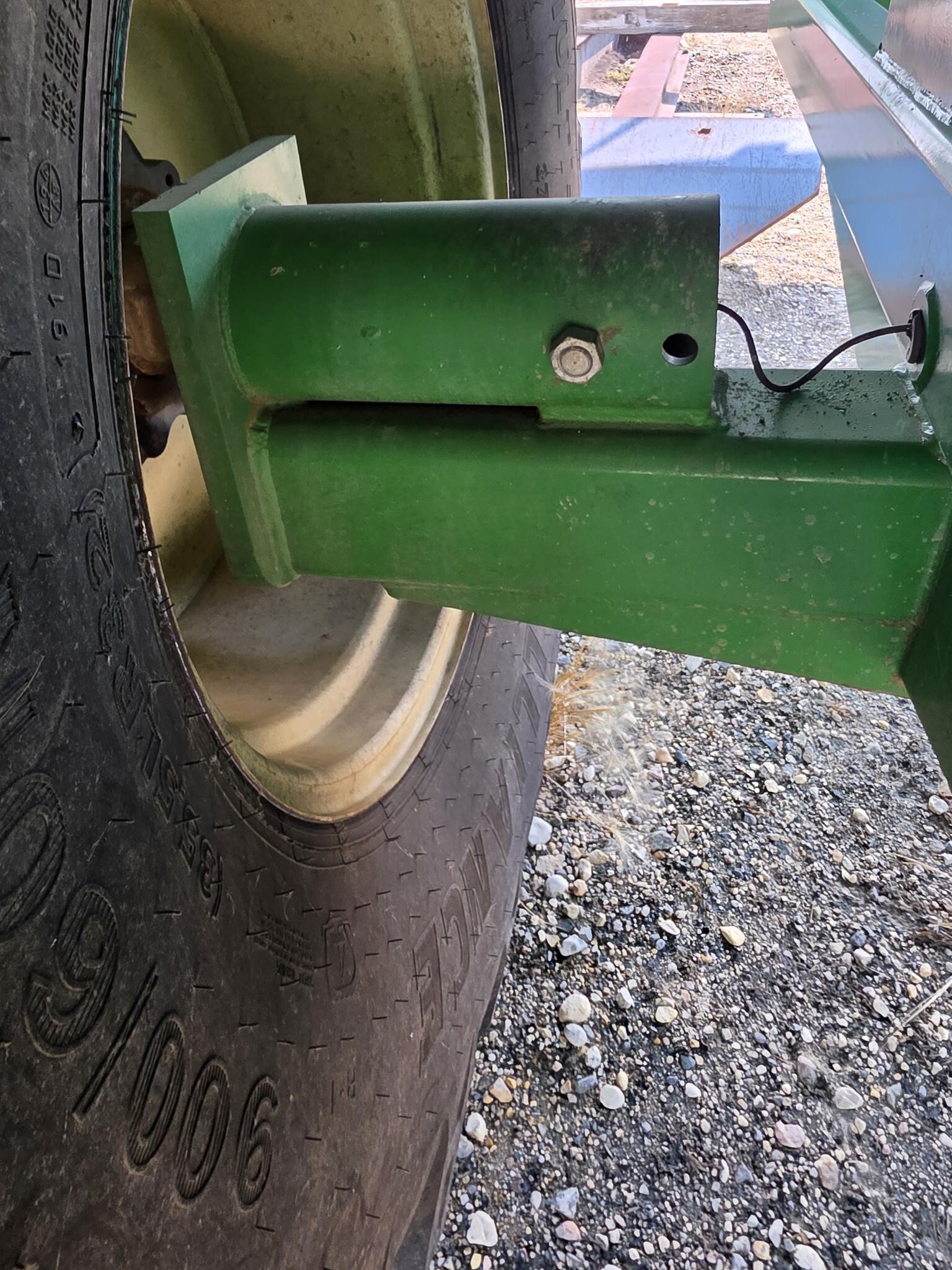 2010 J&M 1151-22S Grain Cart