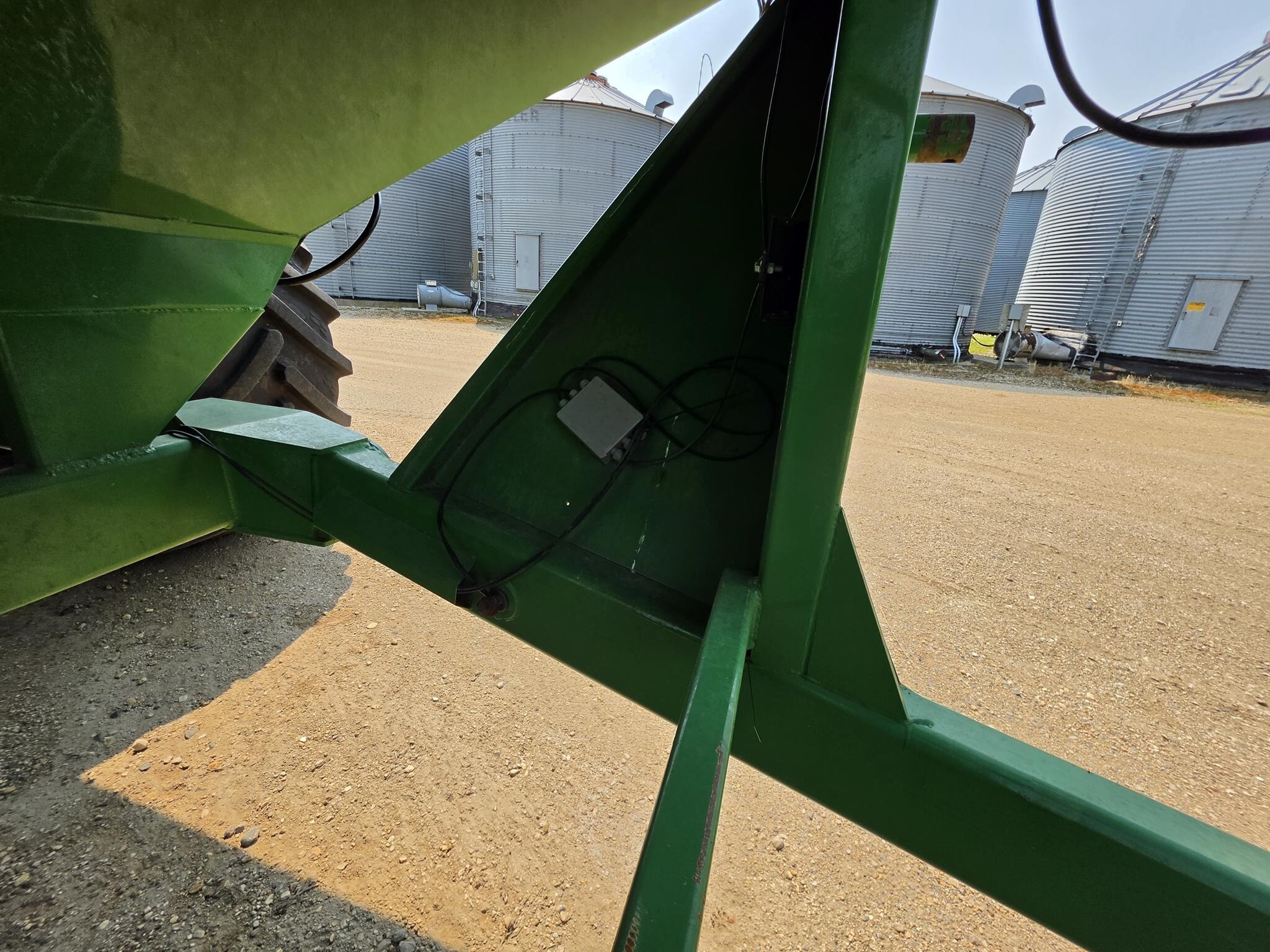 2010 J&M 1151-22S Grain Cart