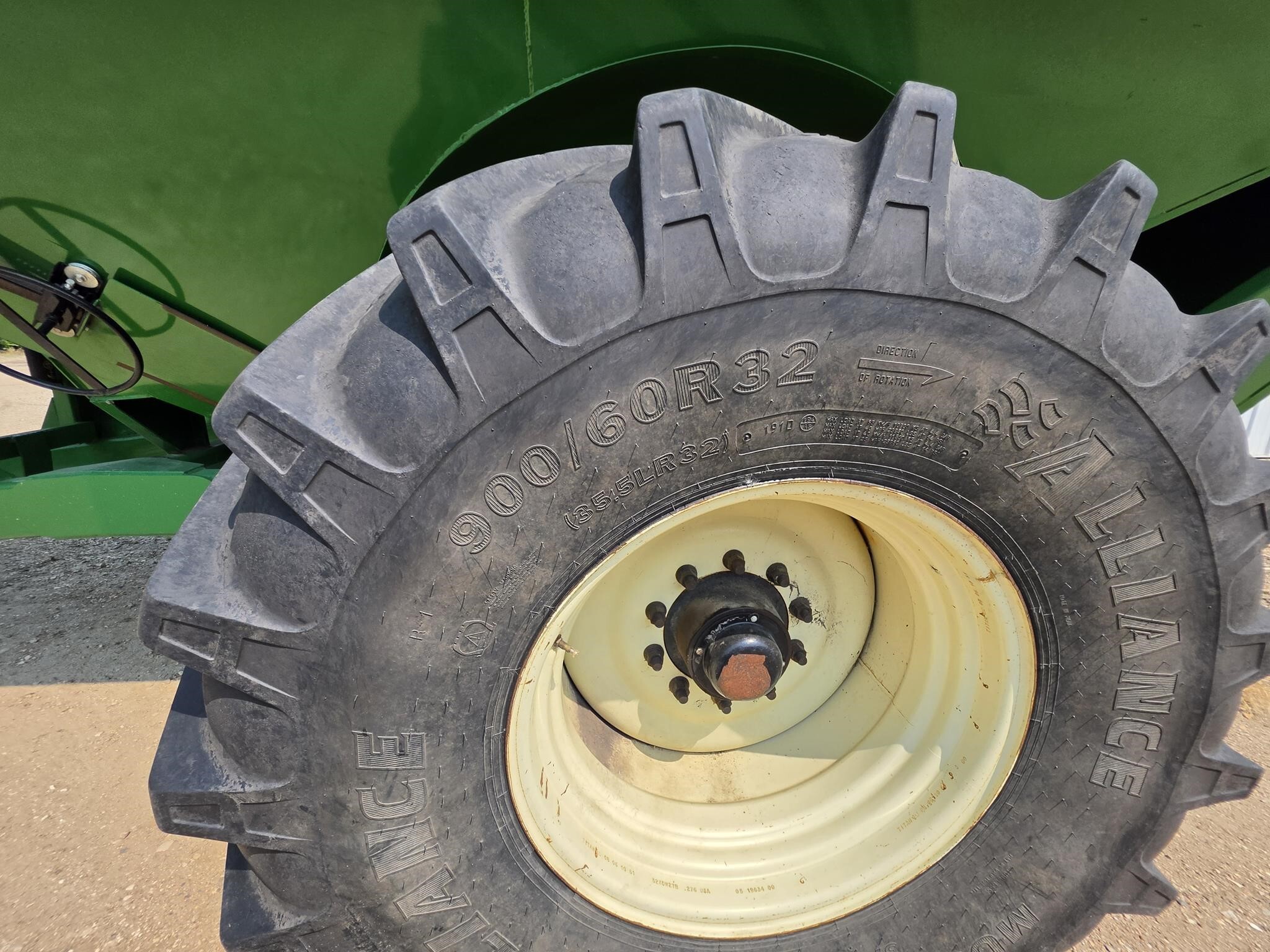 2010 J&M 1151-22S Grain Cart