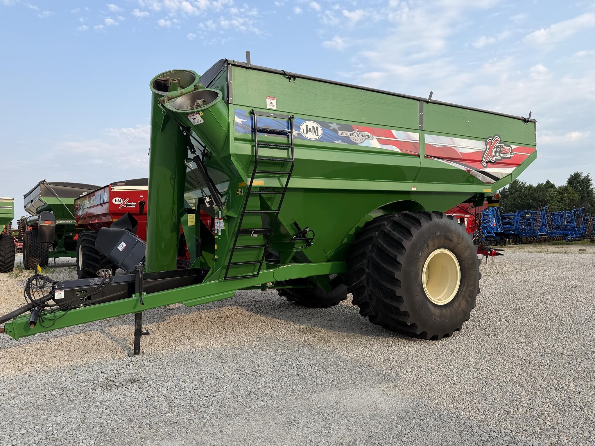2022 J&M 1122-20S Grain Cart