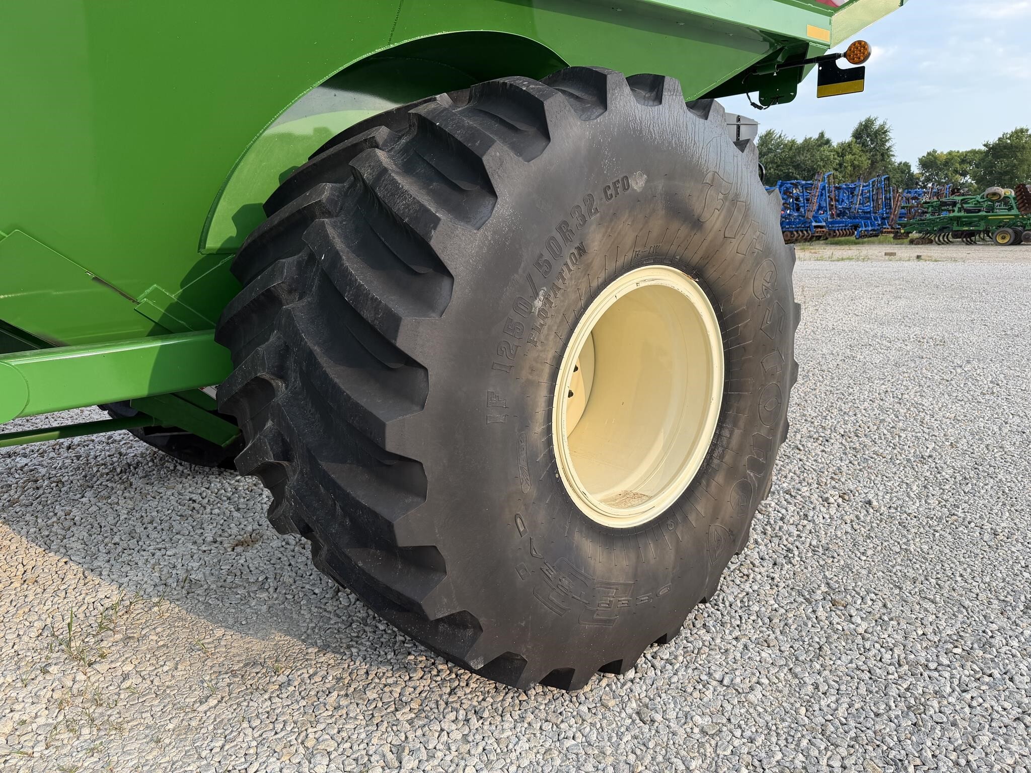2022 J&M 1122-20S Grain Cart