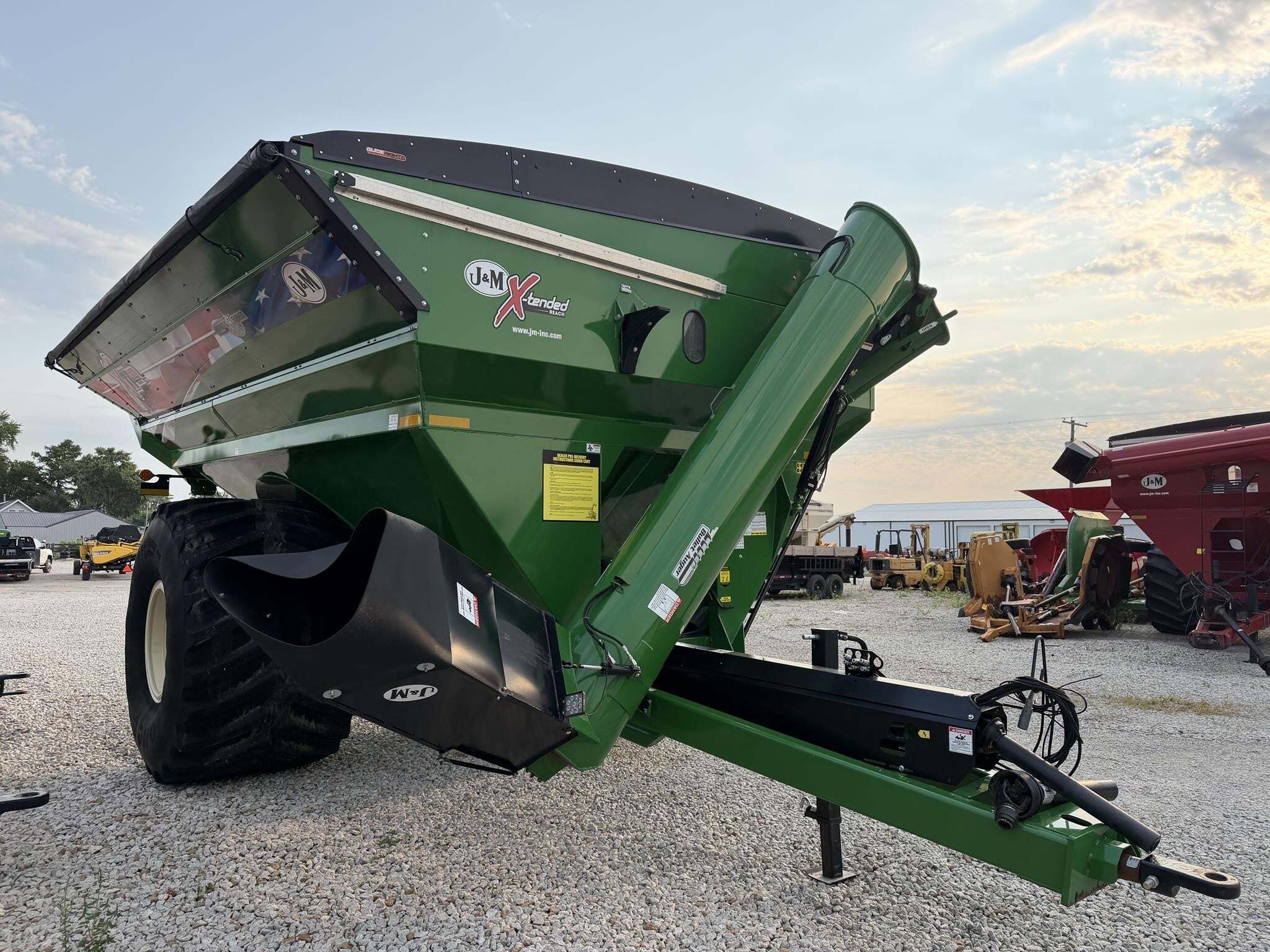 2022 J&M 1122-20S Grain Cart