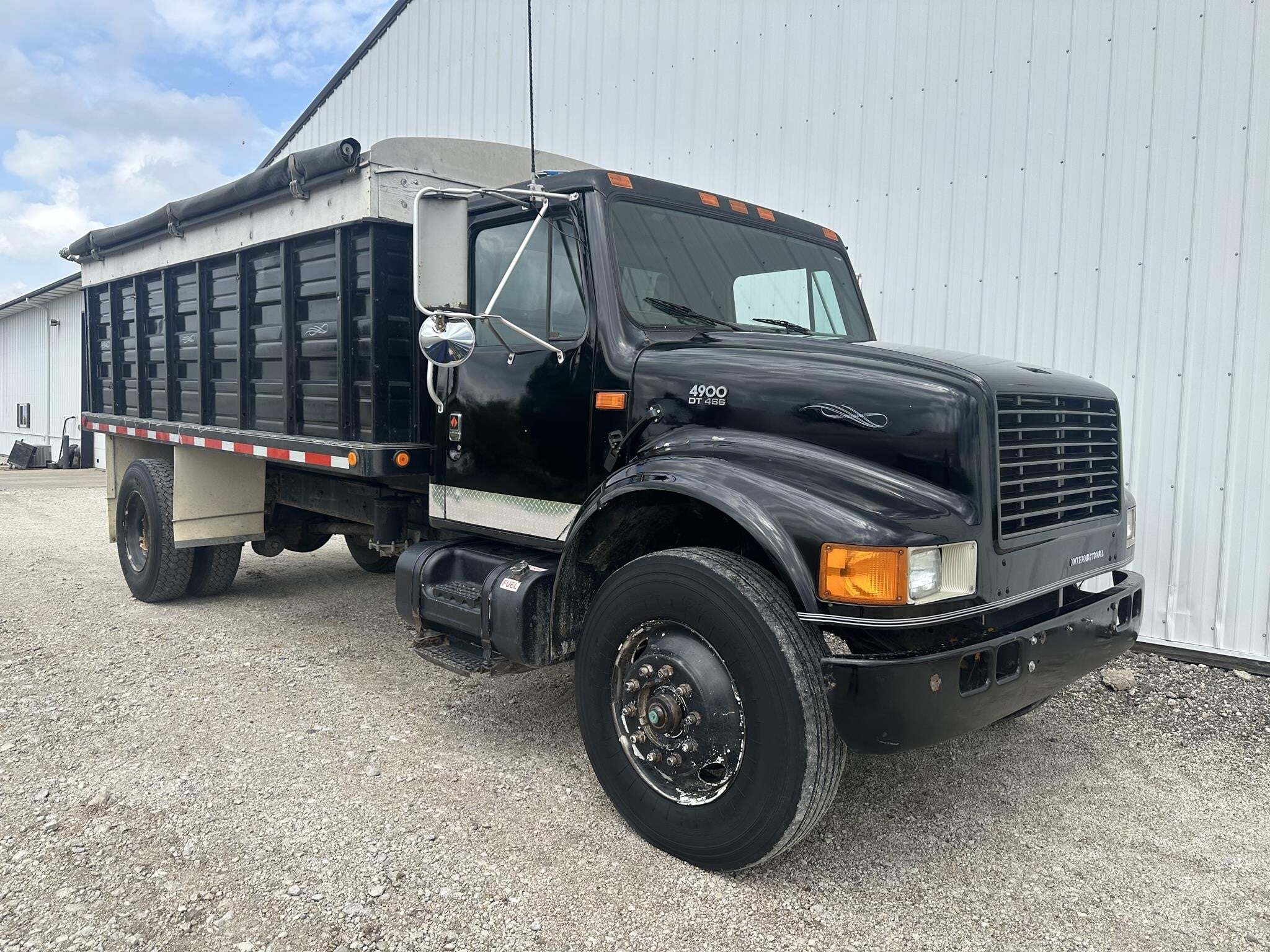 1990 International 4900 Semi Trucks/Trailer
