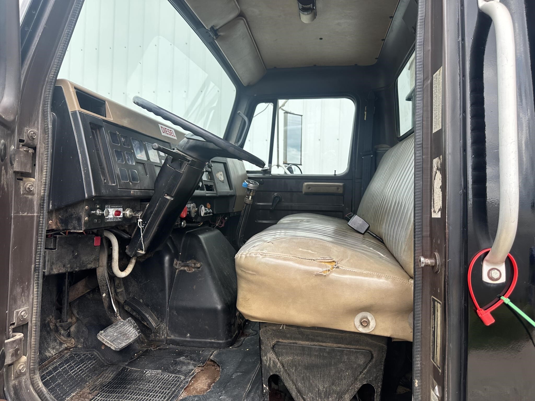 1990 International 4900 Semi Trucks/Trailer