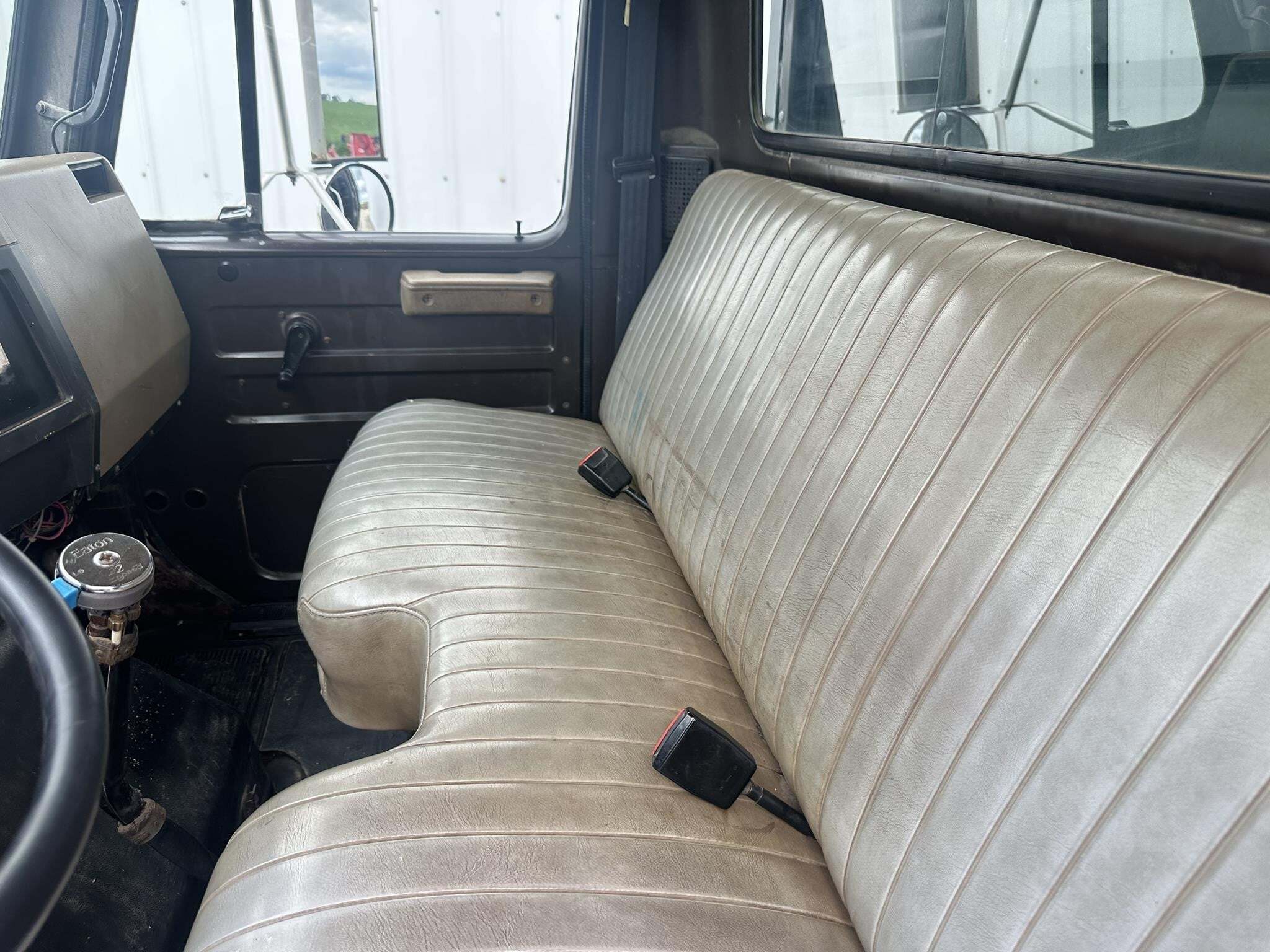 1990 International 4900 Semi Trucks/Trailer