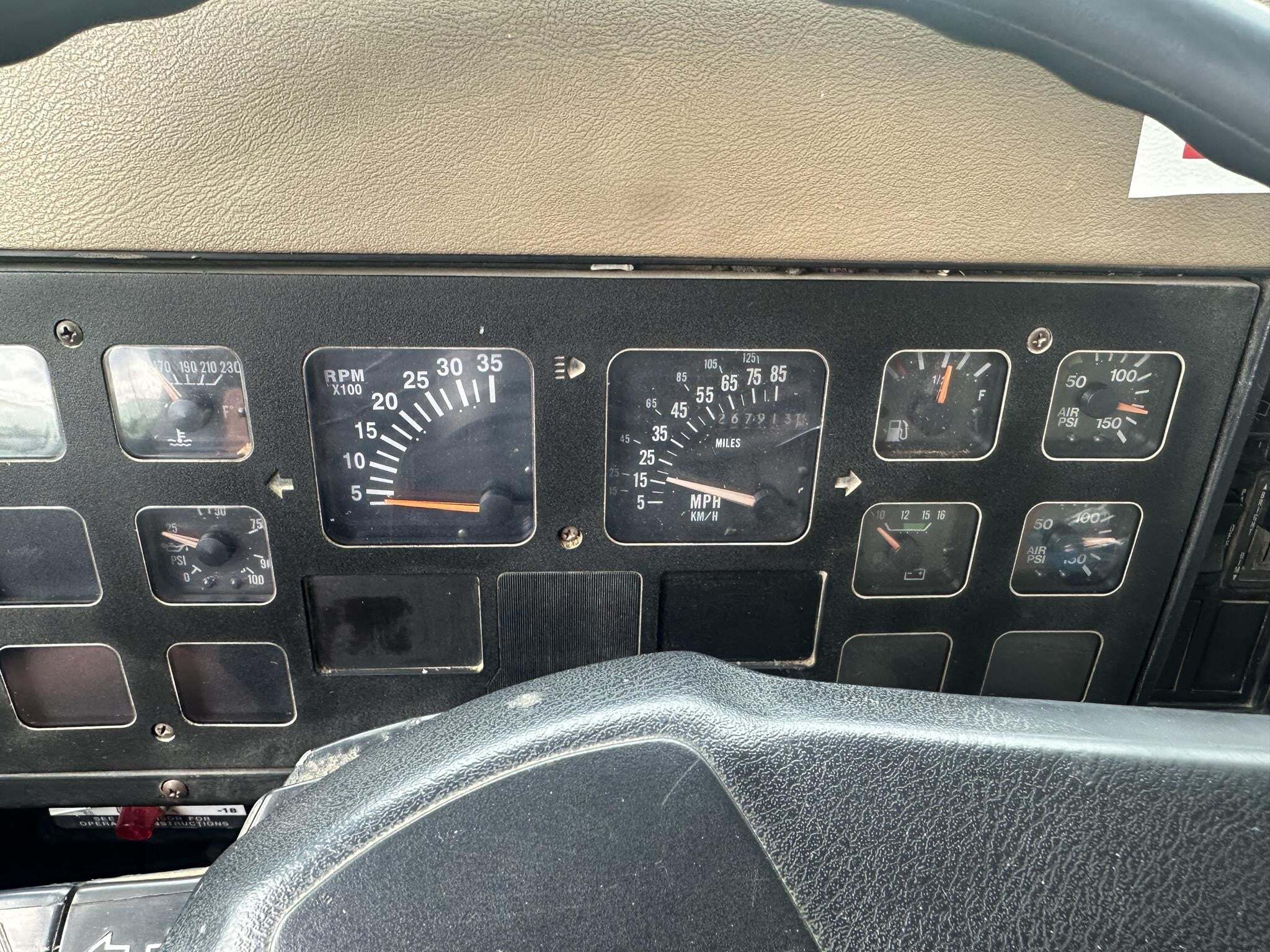 1990 International 4900 Semi Trucks/Trailer