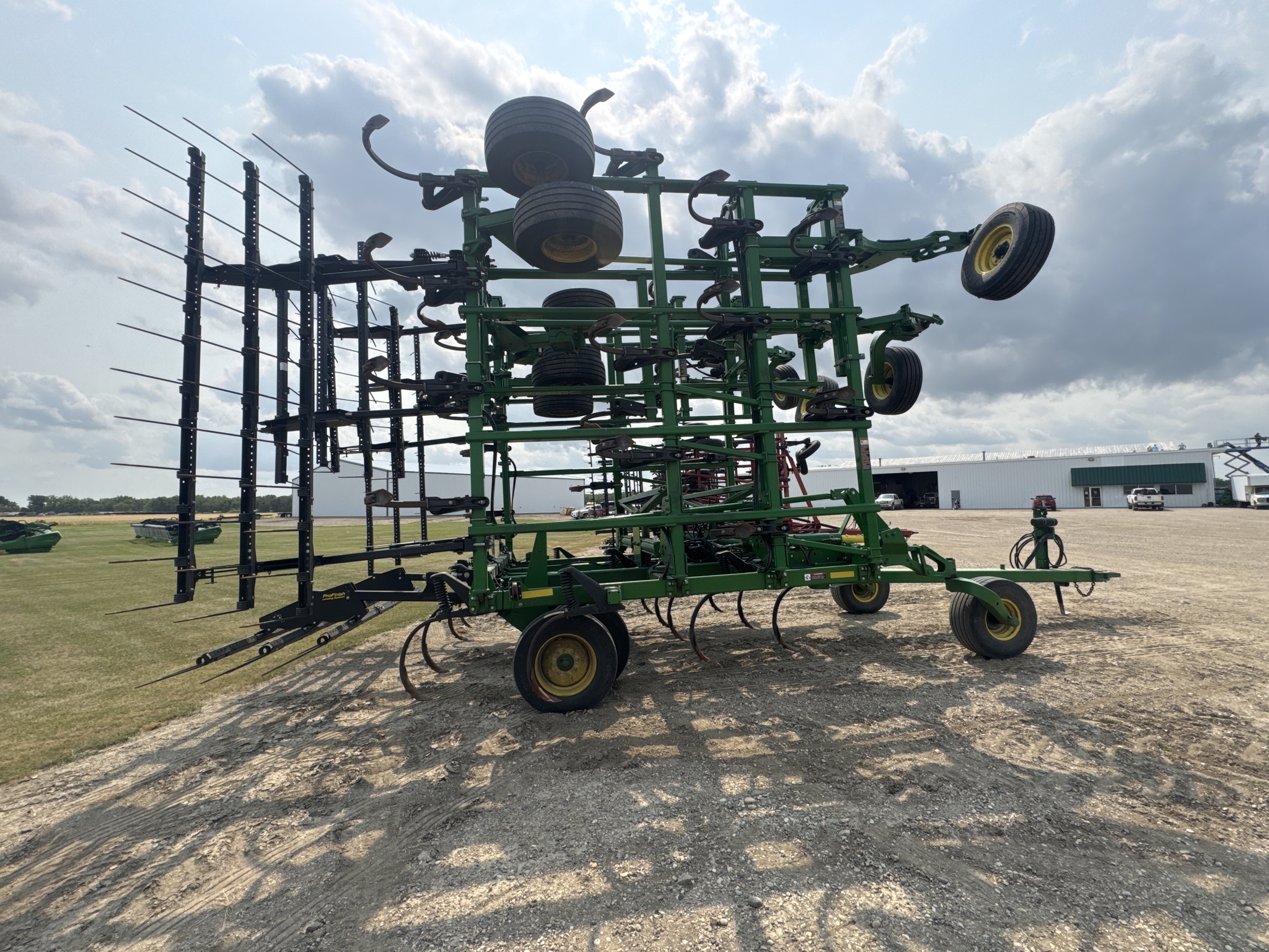 2019 John Deere 2430 Chisel Plow