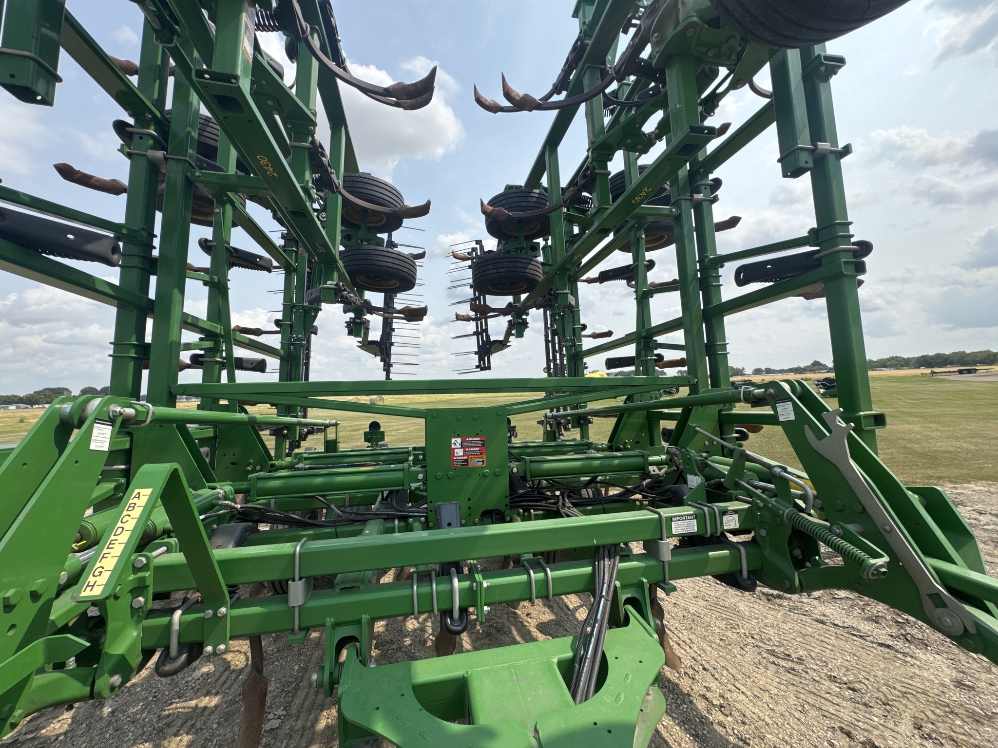 2019 John Deere 2430 Chisel Plow