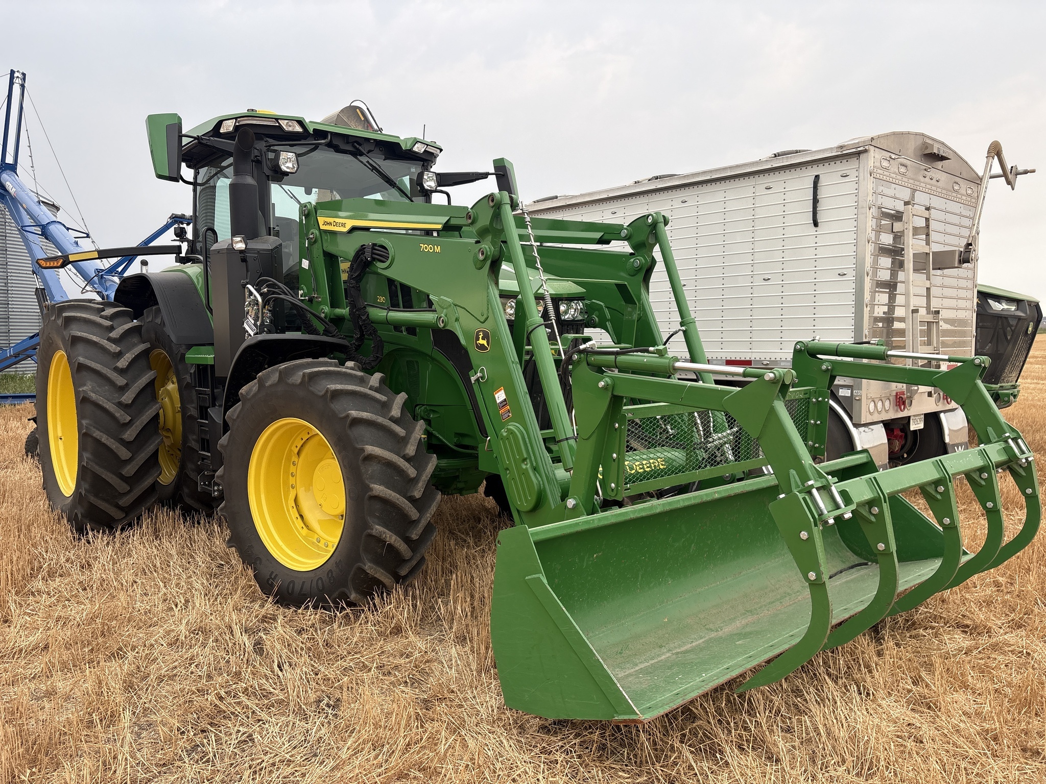 2025 John Deere 7R 230 Tractor