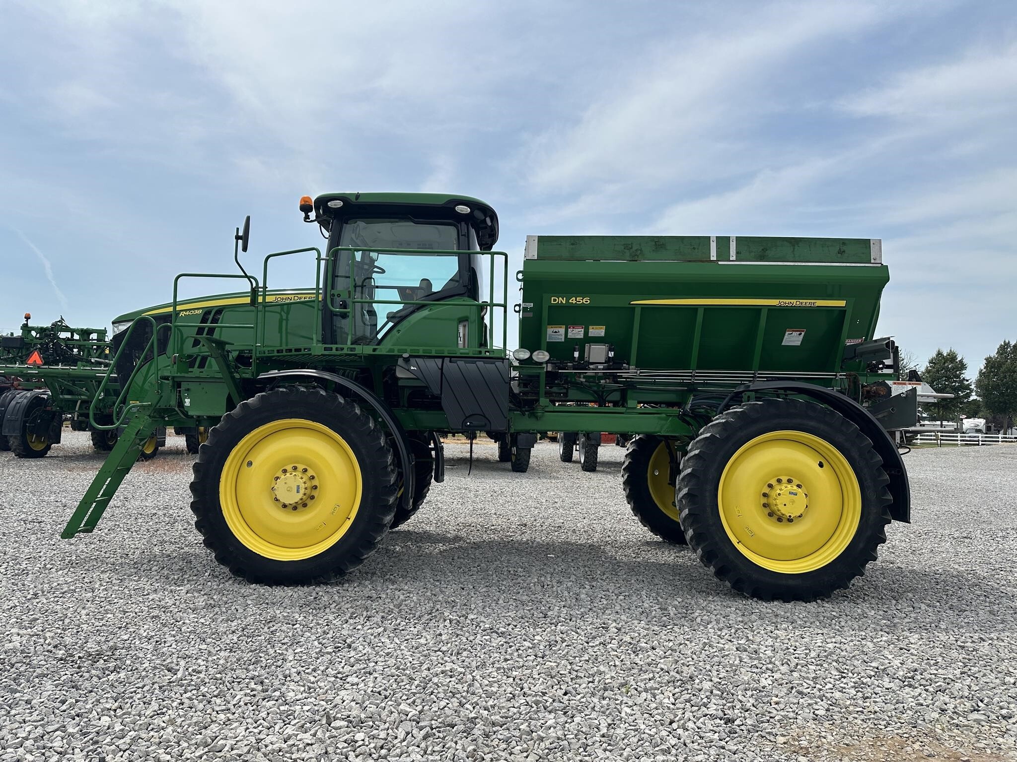 2018 John Deere R4038 Self-Propelled Sprayer