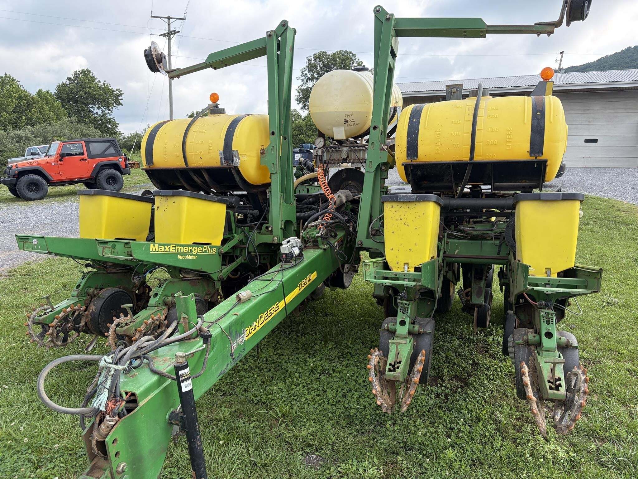 2002 John Deere 1760NT Planter