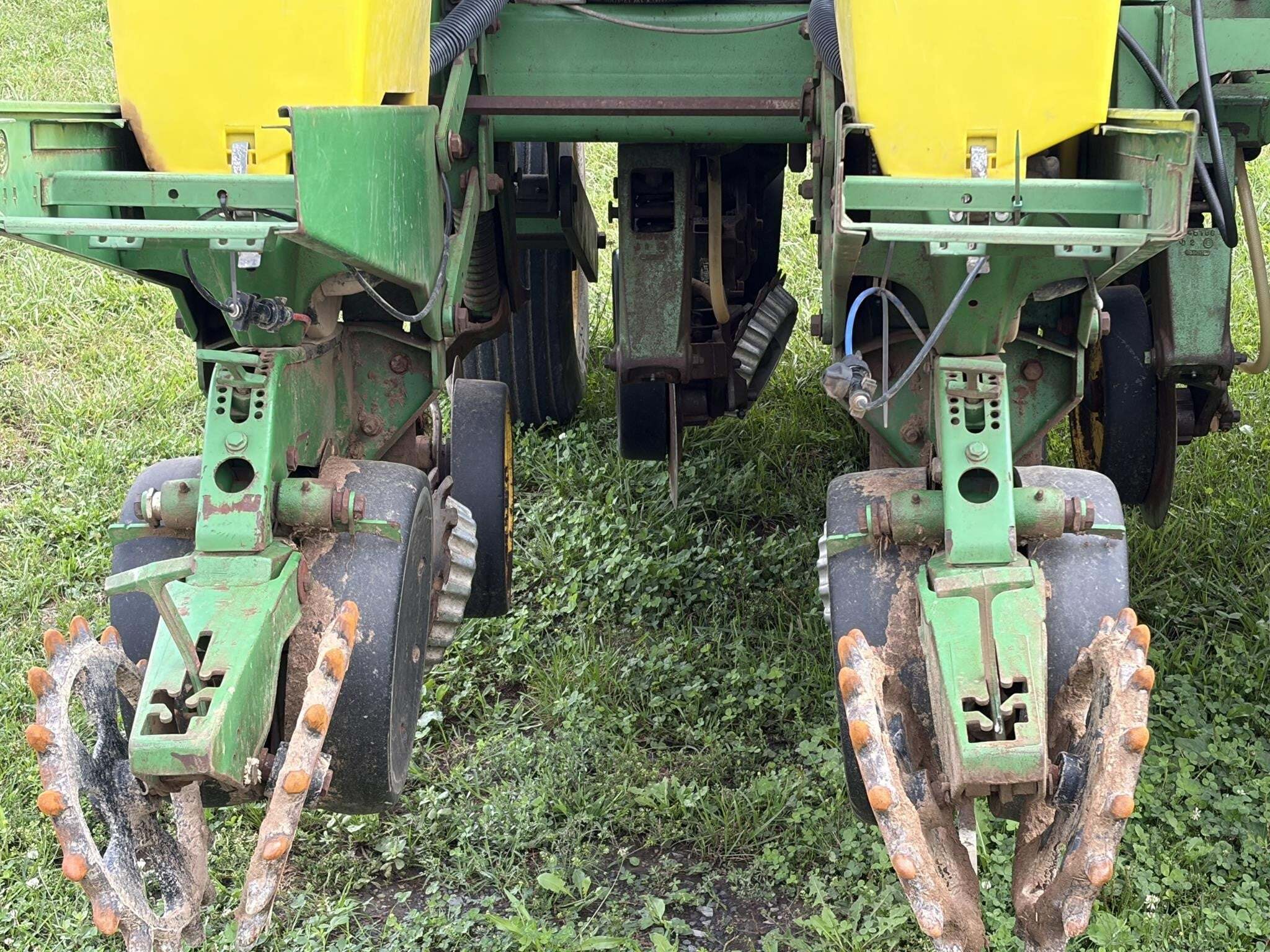 2002 John Deere 1760NT Planter