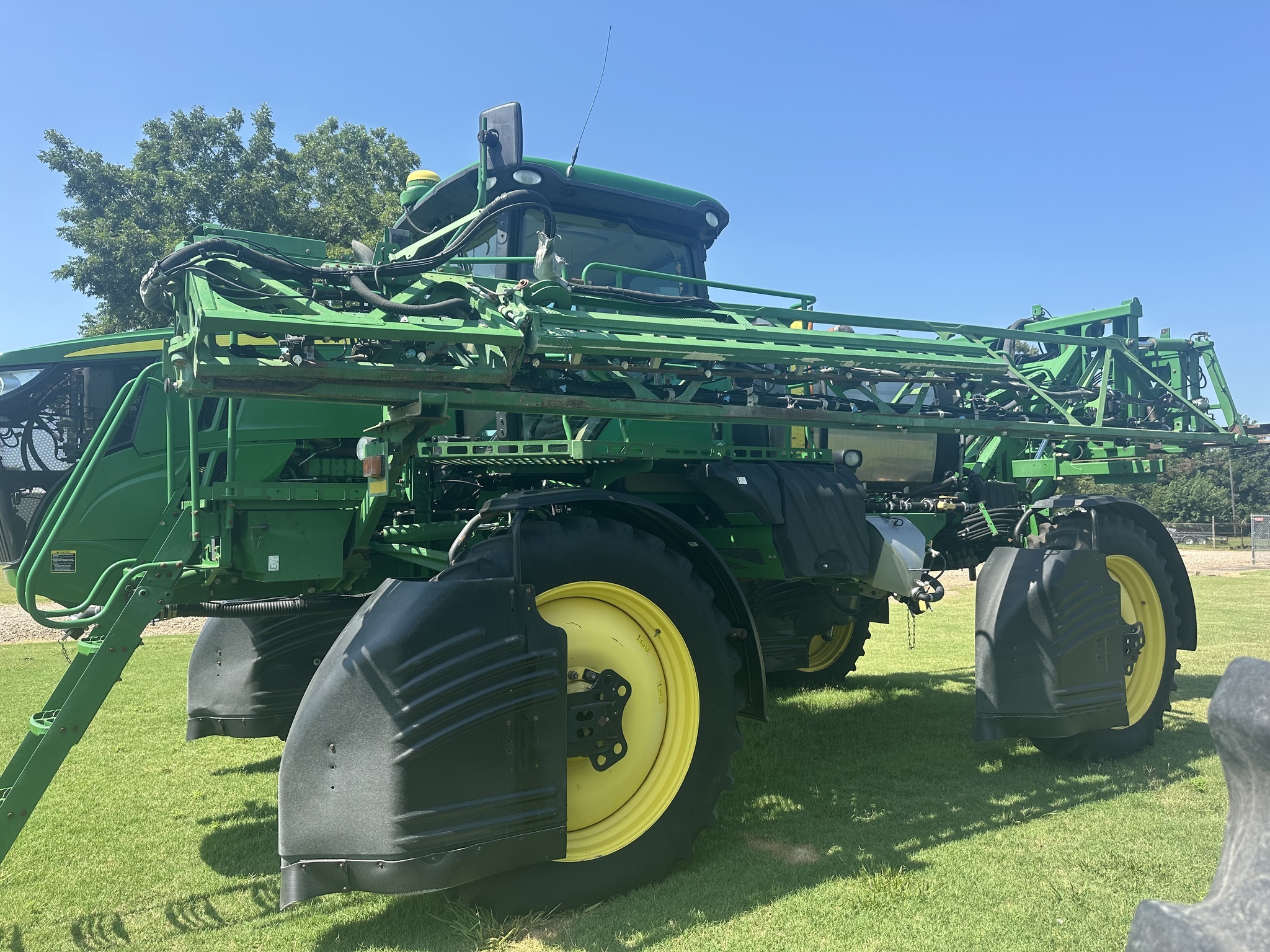 2015 John Deere R4030 Self-Propelled Sprayer