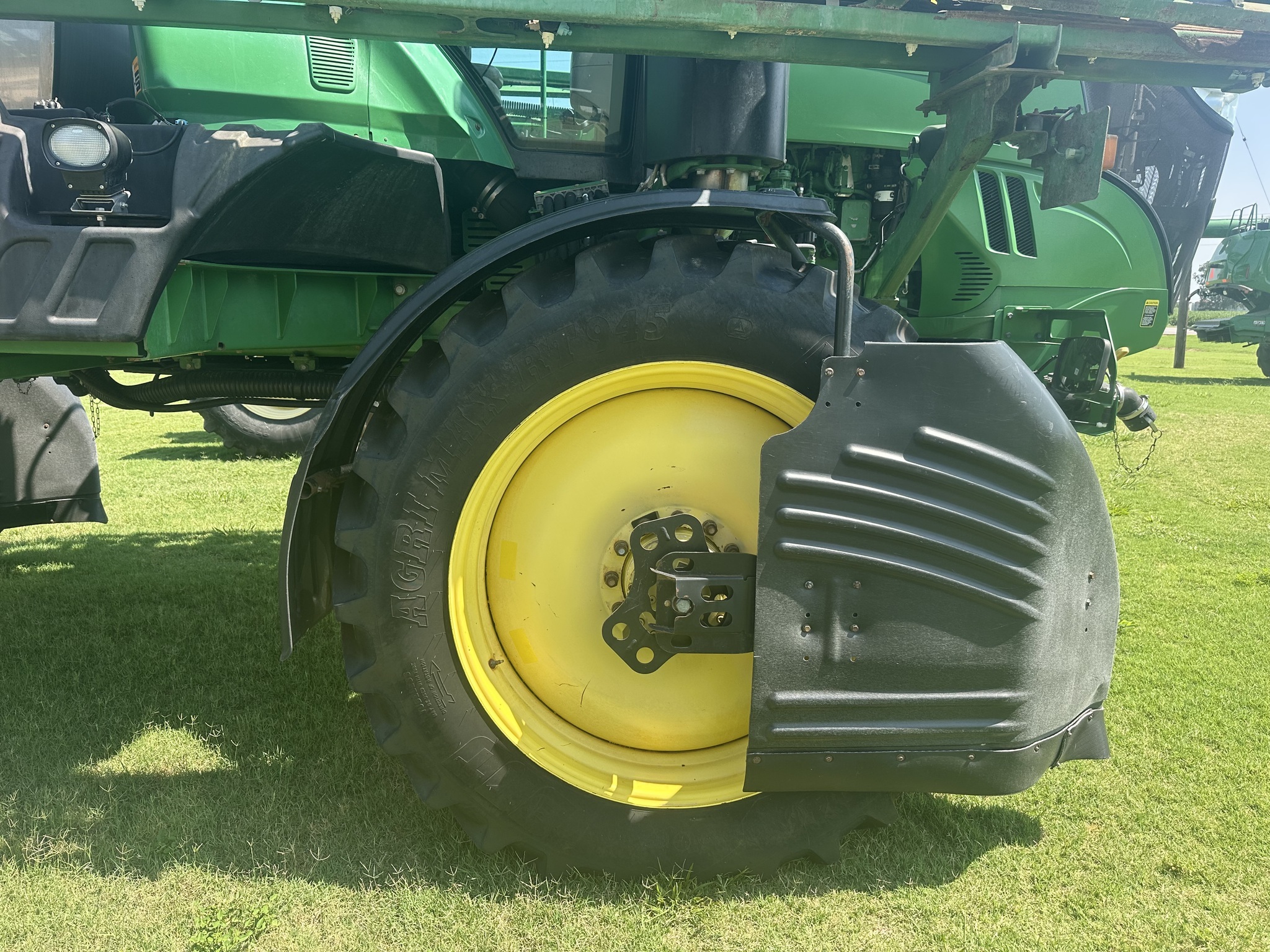 2015 John Deere R4030 Self-Propelled Sprayer