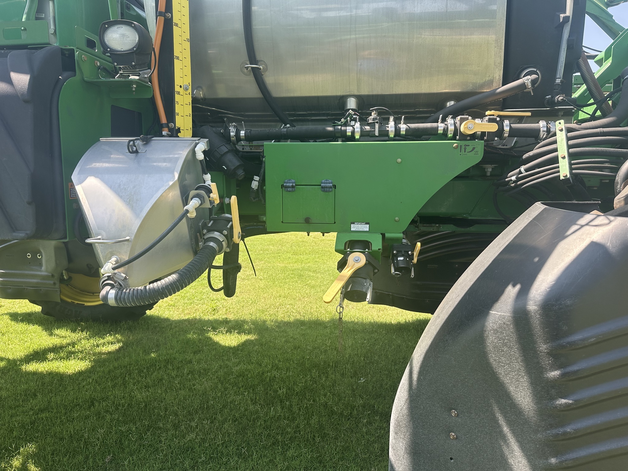 2015 John Deere R4030 Self-Propelled Sprayer