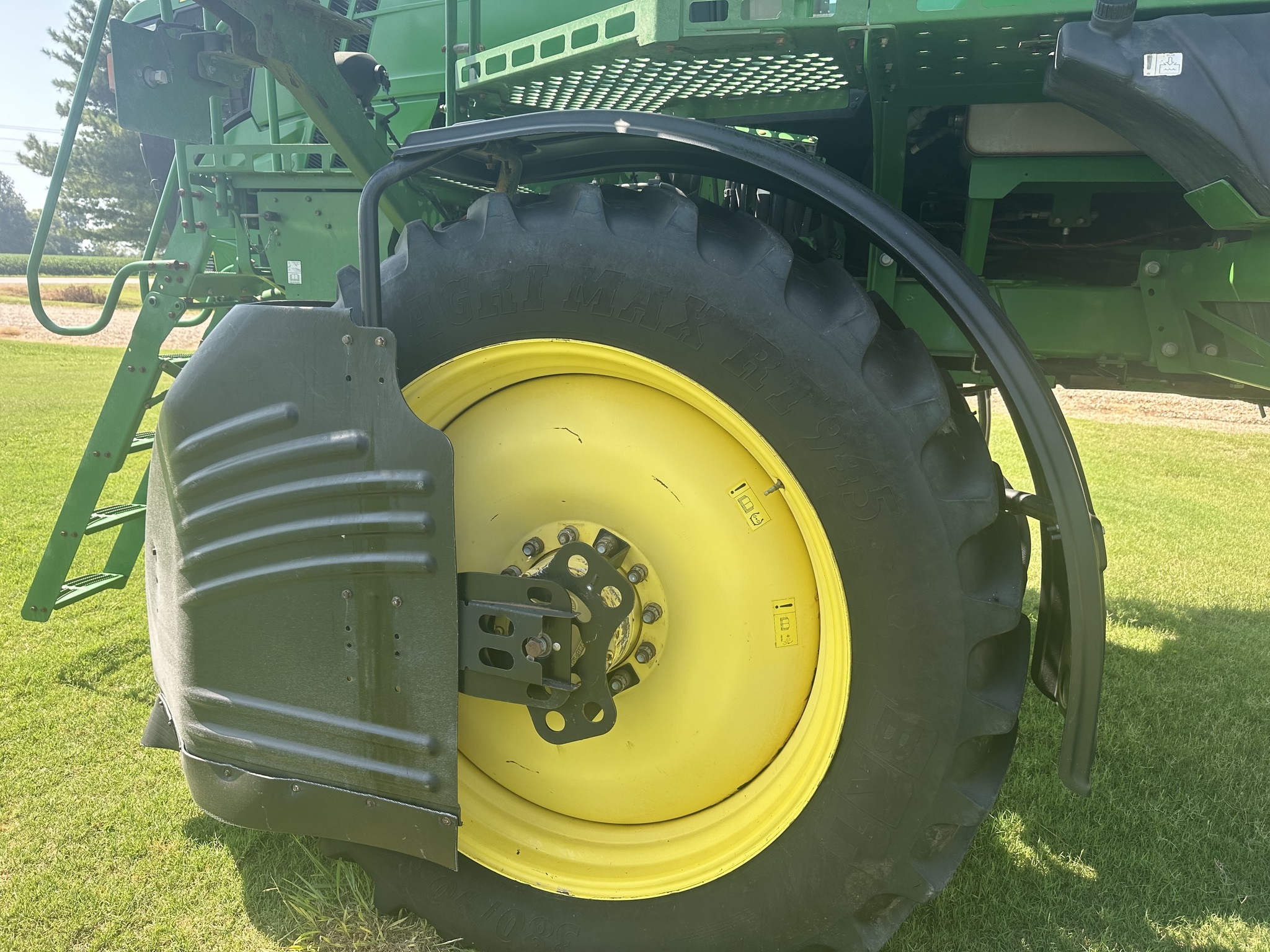 2015 John Deere R4030 Self-Propelled Sprayer