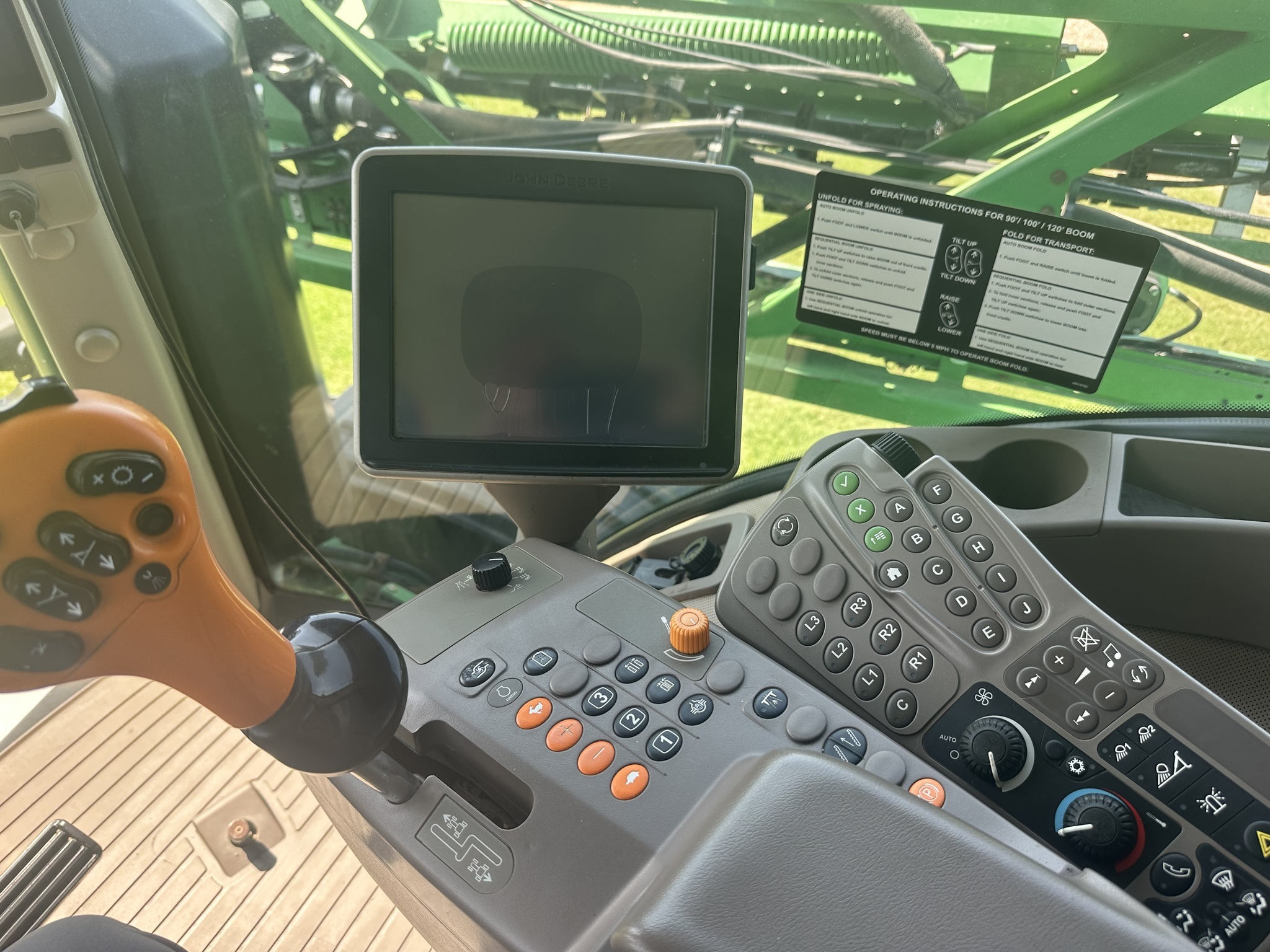 2015 John Deere R4030 Self-Propelled Sprayer