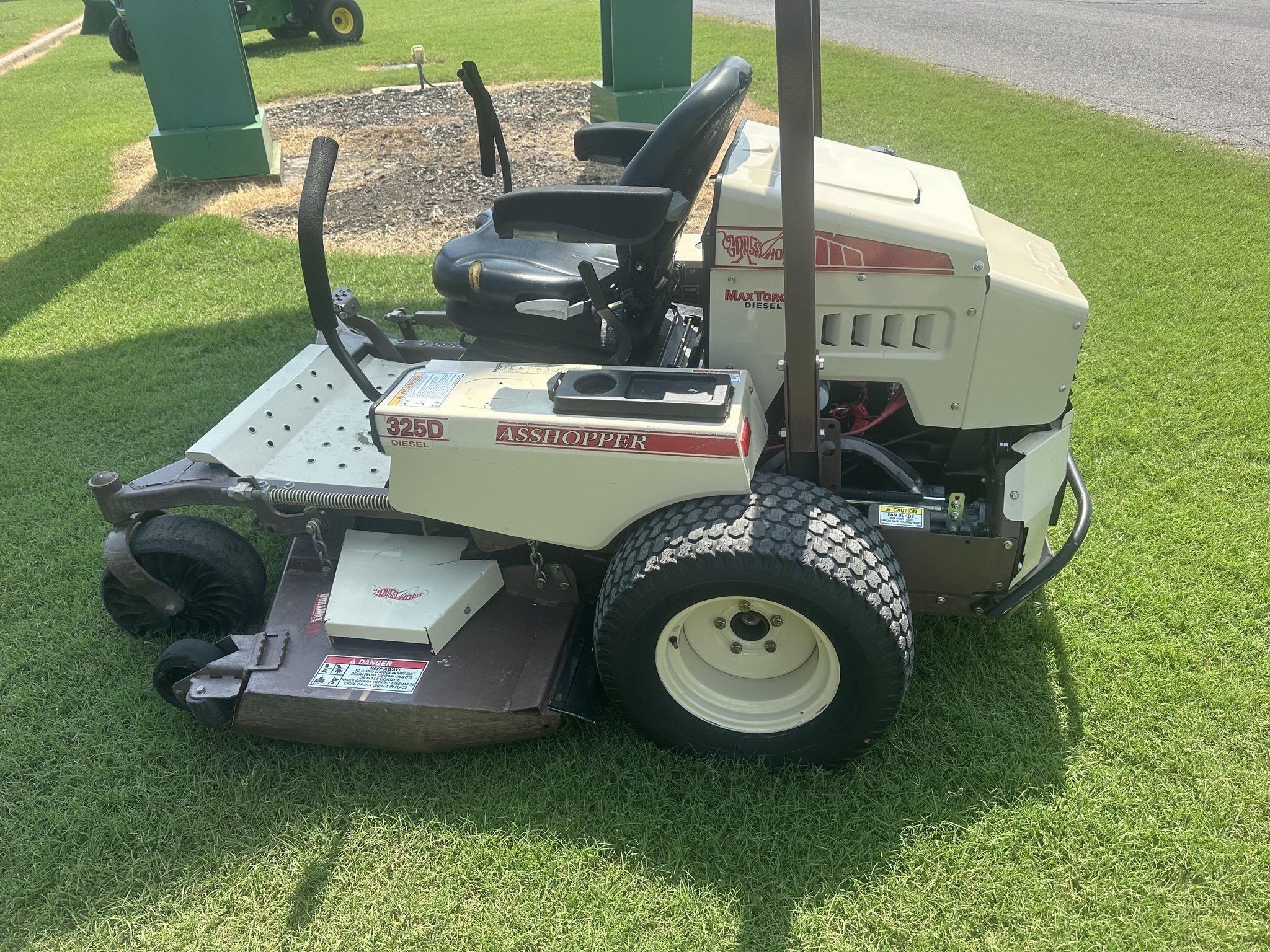 2020 Grasshopper 325D Lawn Mower