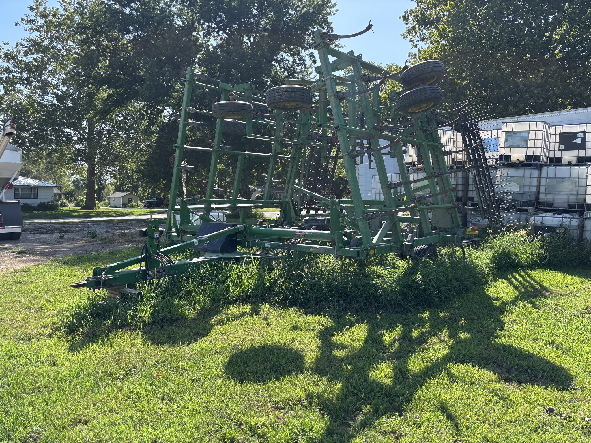 2012 John Deere 2210 Field Cultivator