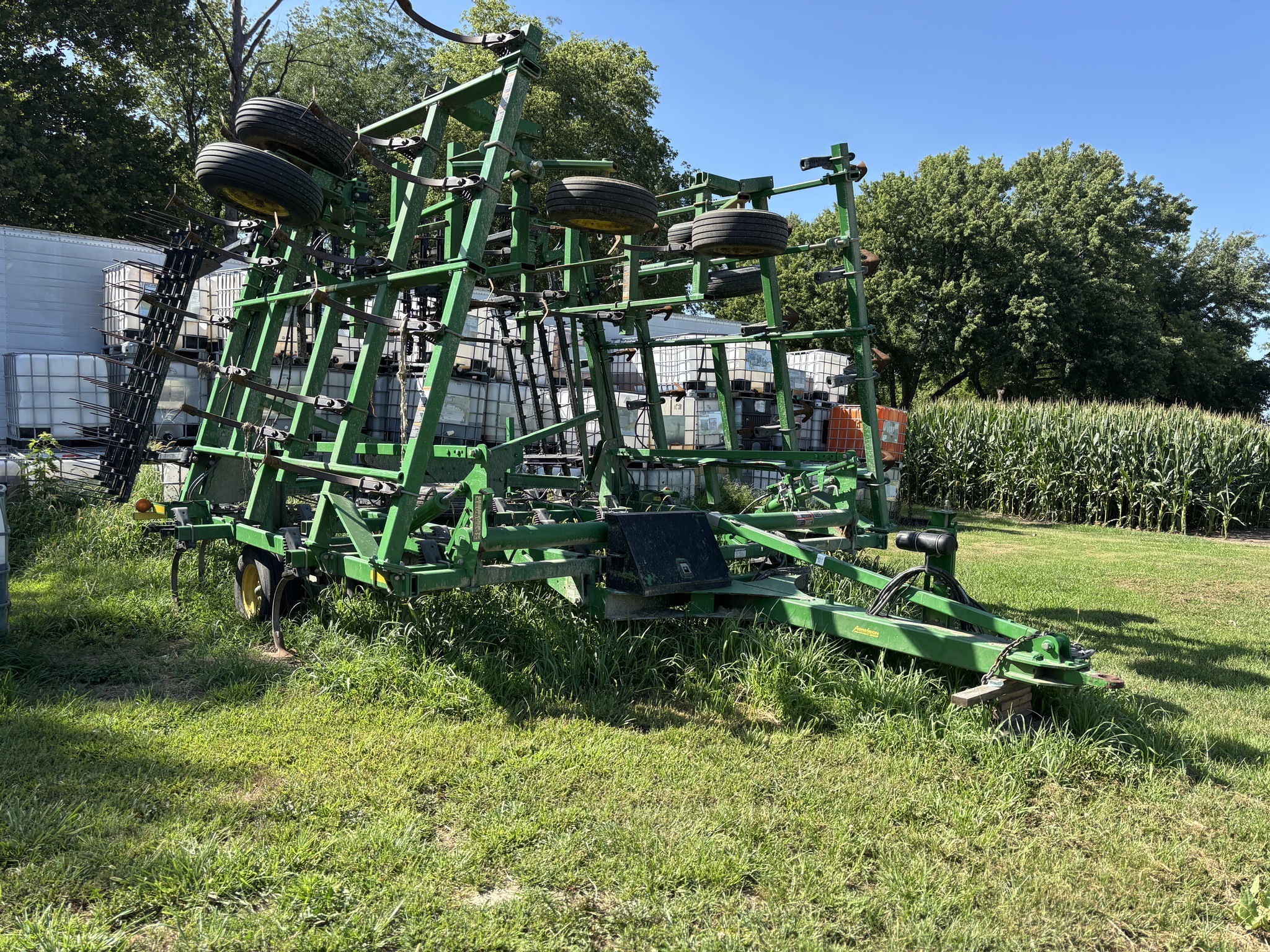 2012 John Deere 2210 Field Cultivator