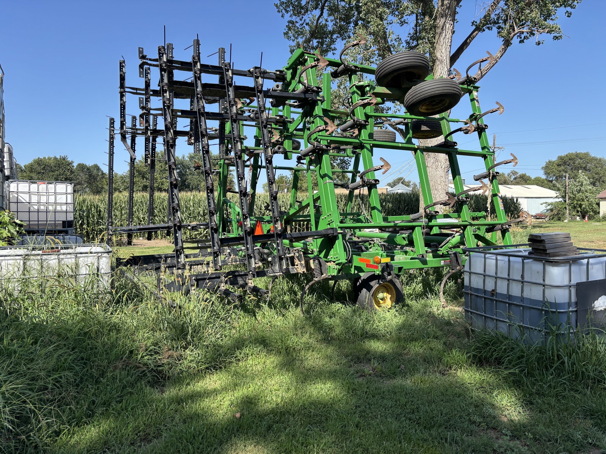 2012 John Deere 2210 Field Cultivator