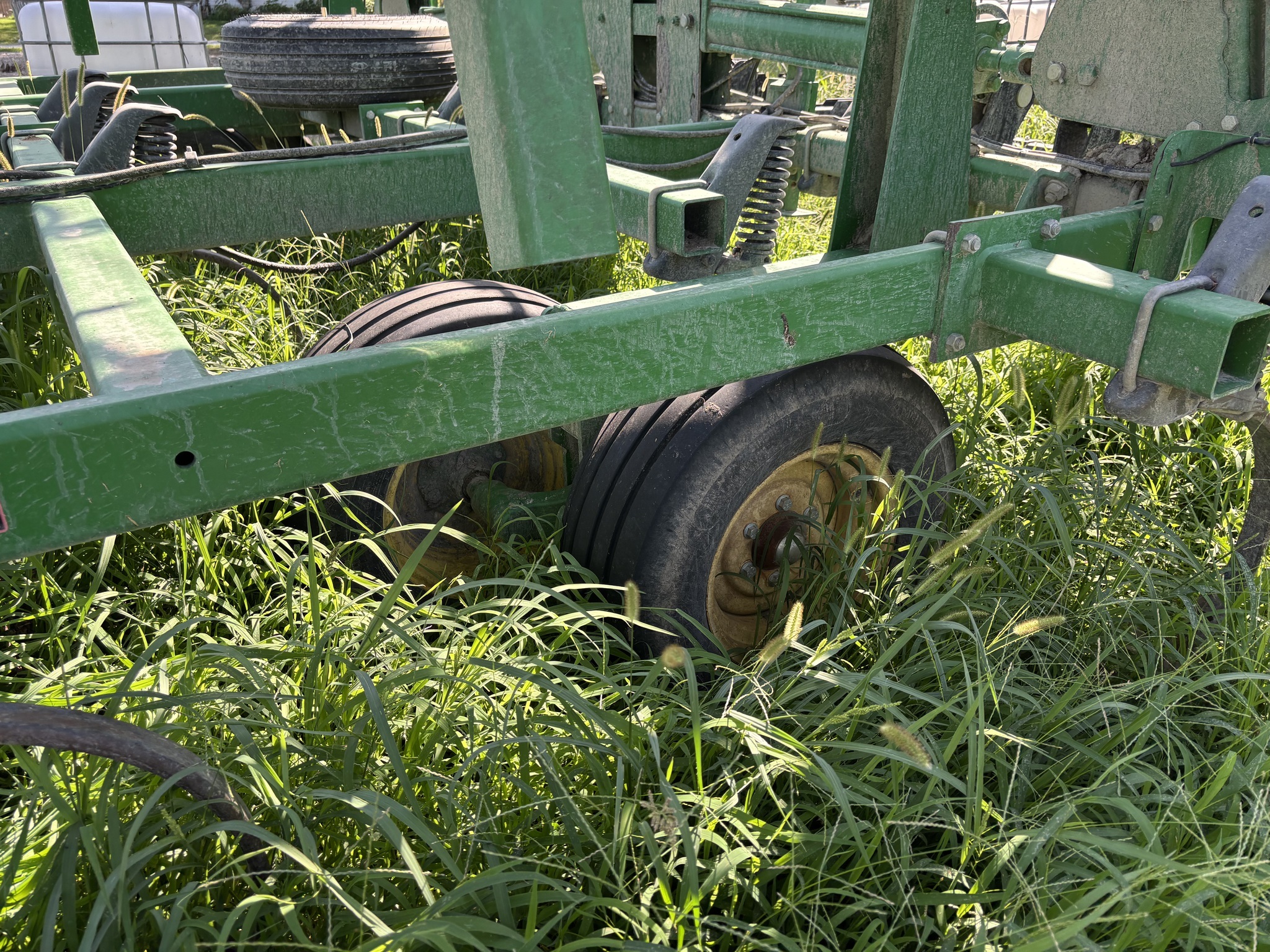 2012 John Deere 2210 Field Cultivator
