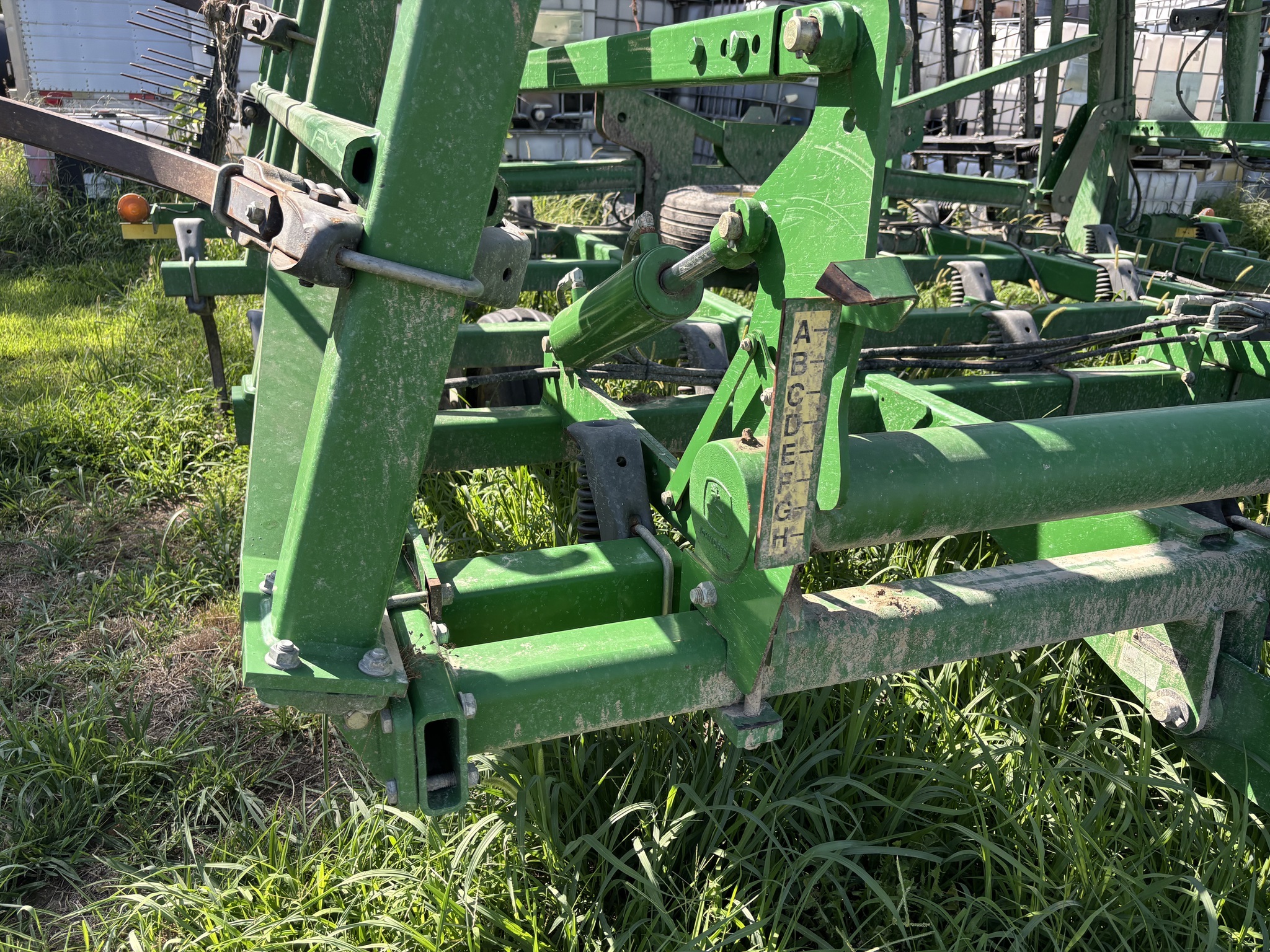 2012 John Deere 2210 Field Cultivator