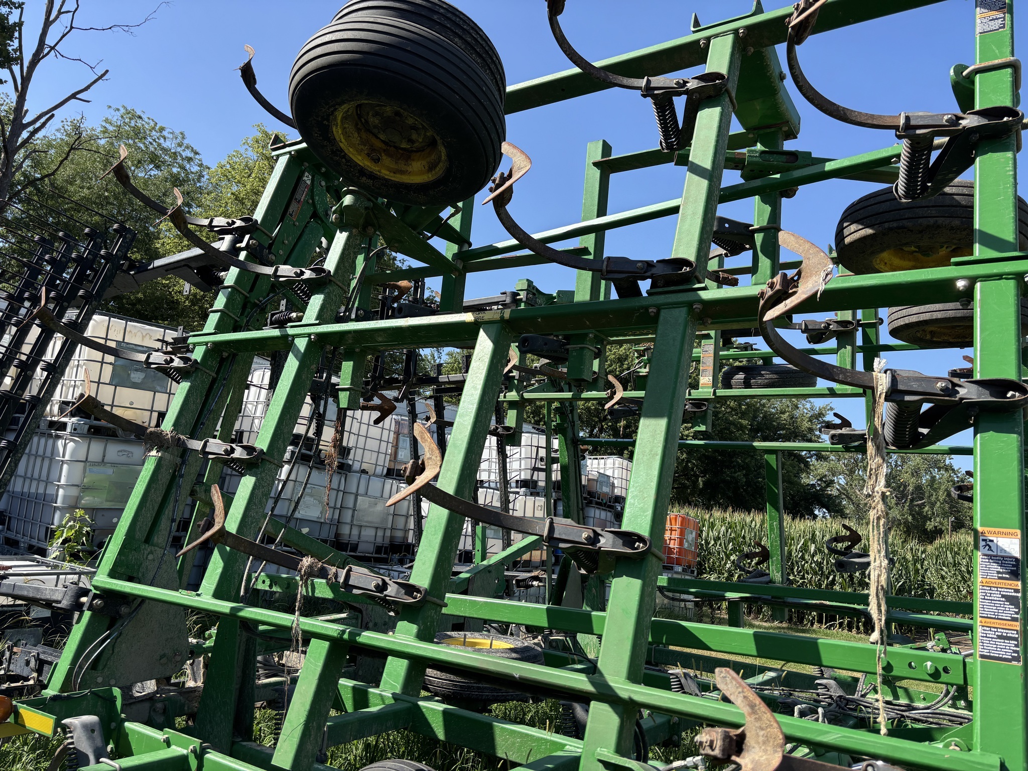 2012 John Deere 2210 Field Cultivator