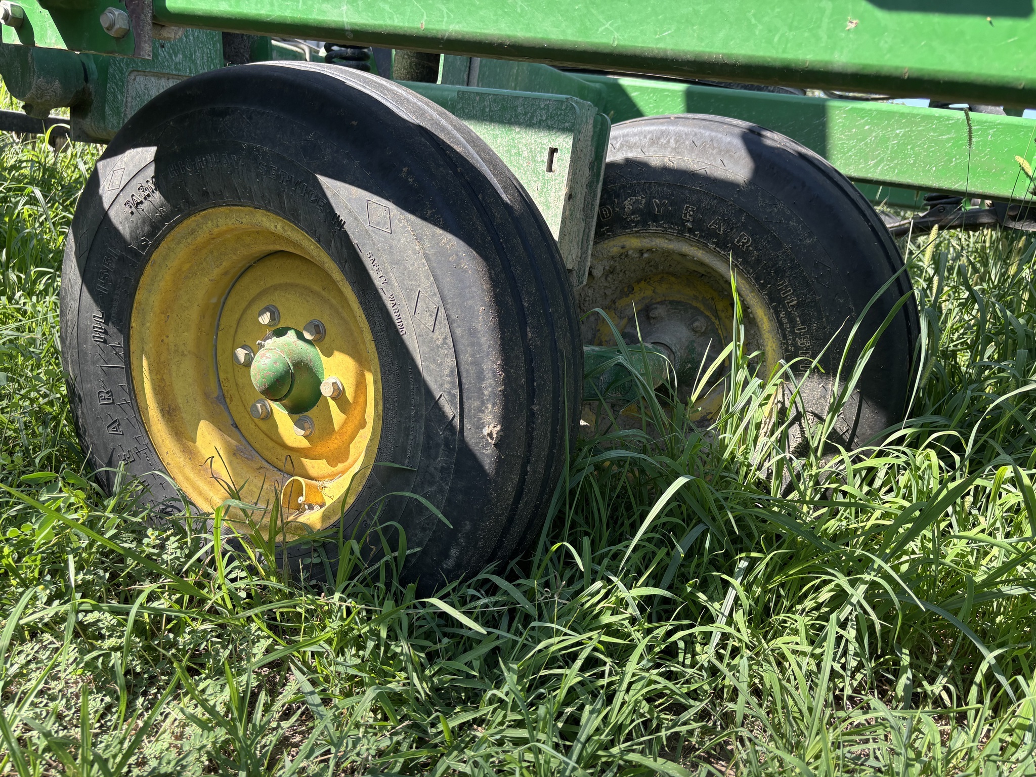 2012 John Deere 2210 Field Cultivator