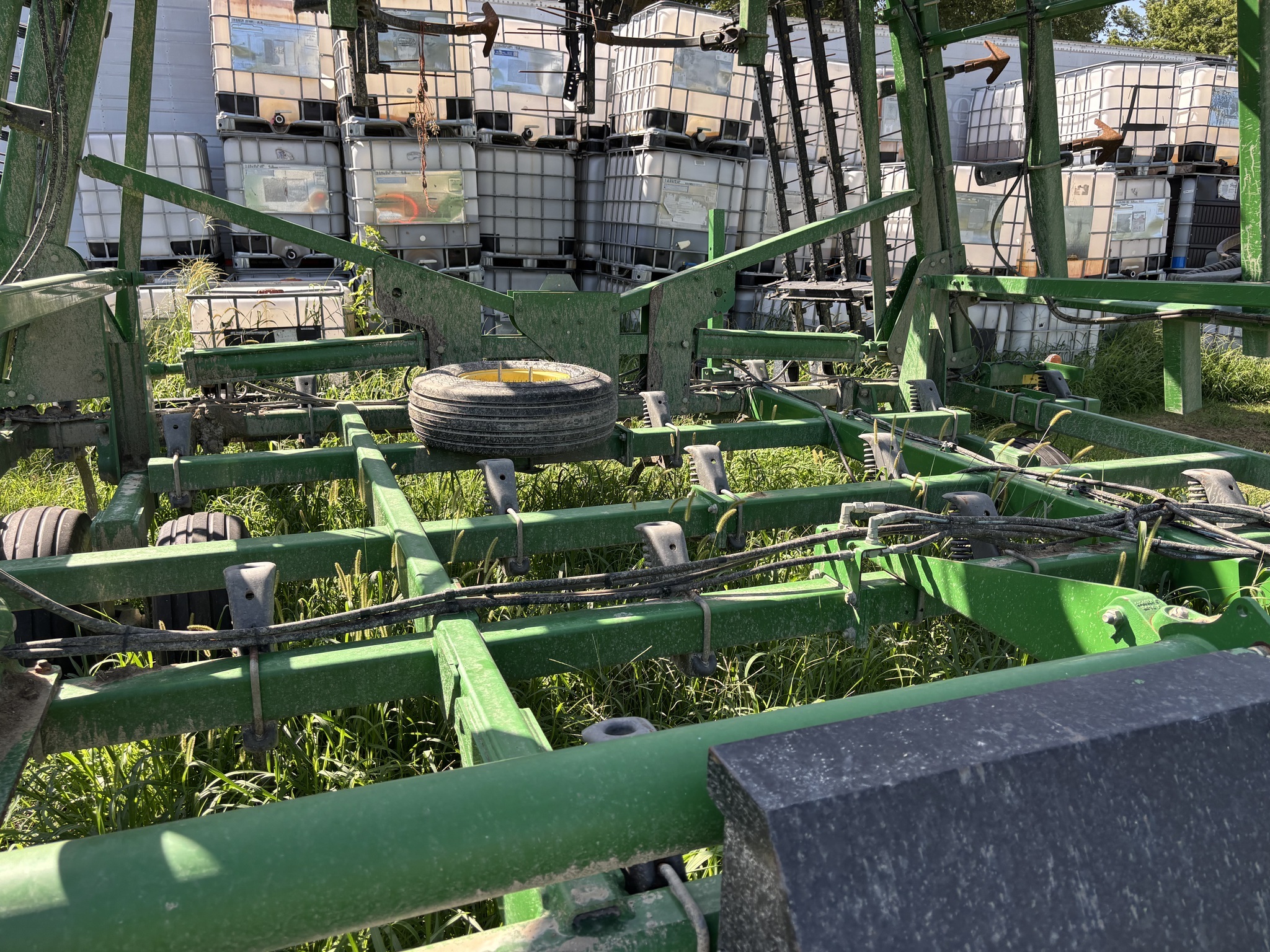 2012 John Deere 2210 Field Cultivator