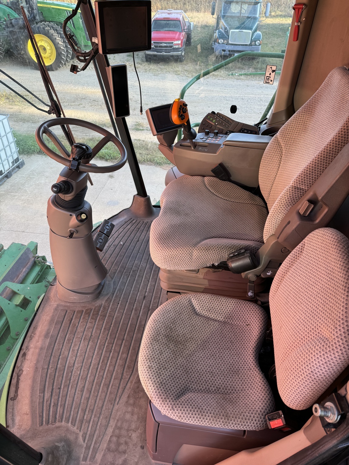 2012 John Deere S670 Combine