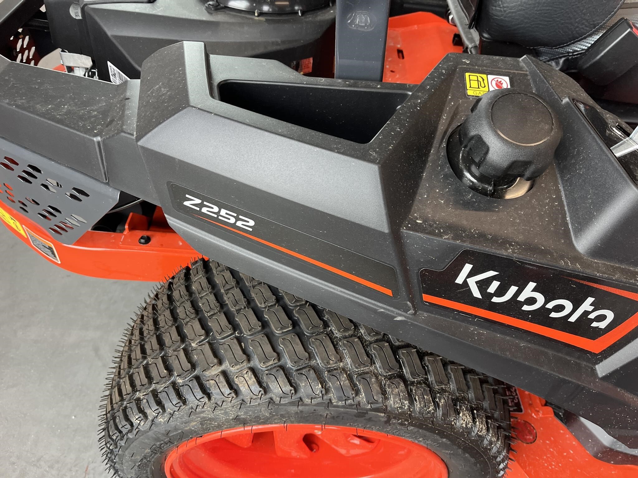 2026 Kubota Z252 Lawn Mower
