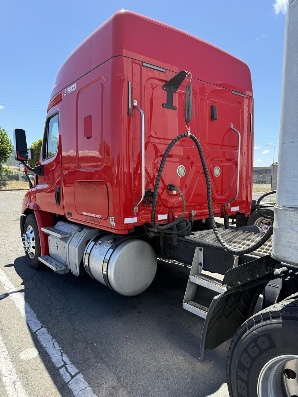 2019 Freightliner CASCADIA 116 Semi Trucks/Trailer