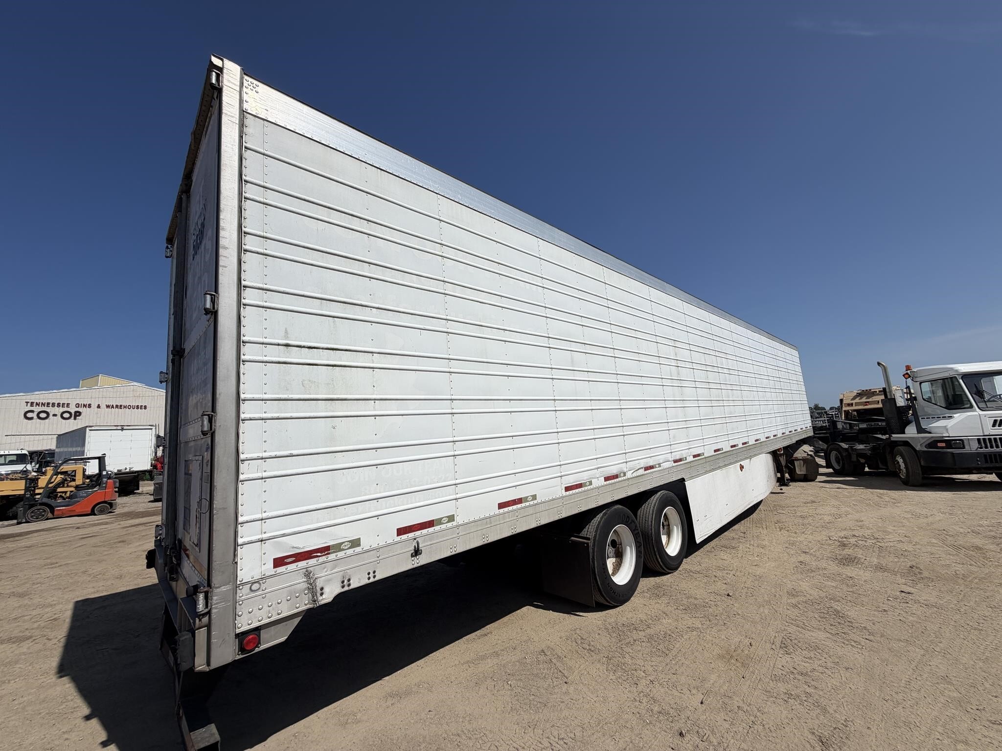 2010 Utility 53 FT REEFER Box Trucks/Trailer