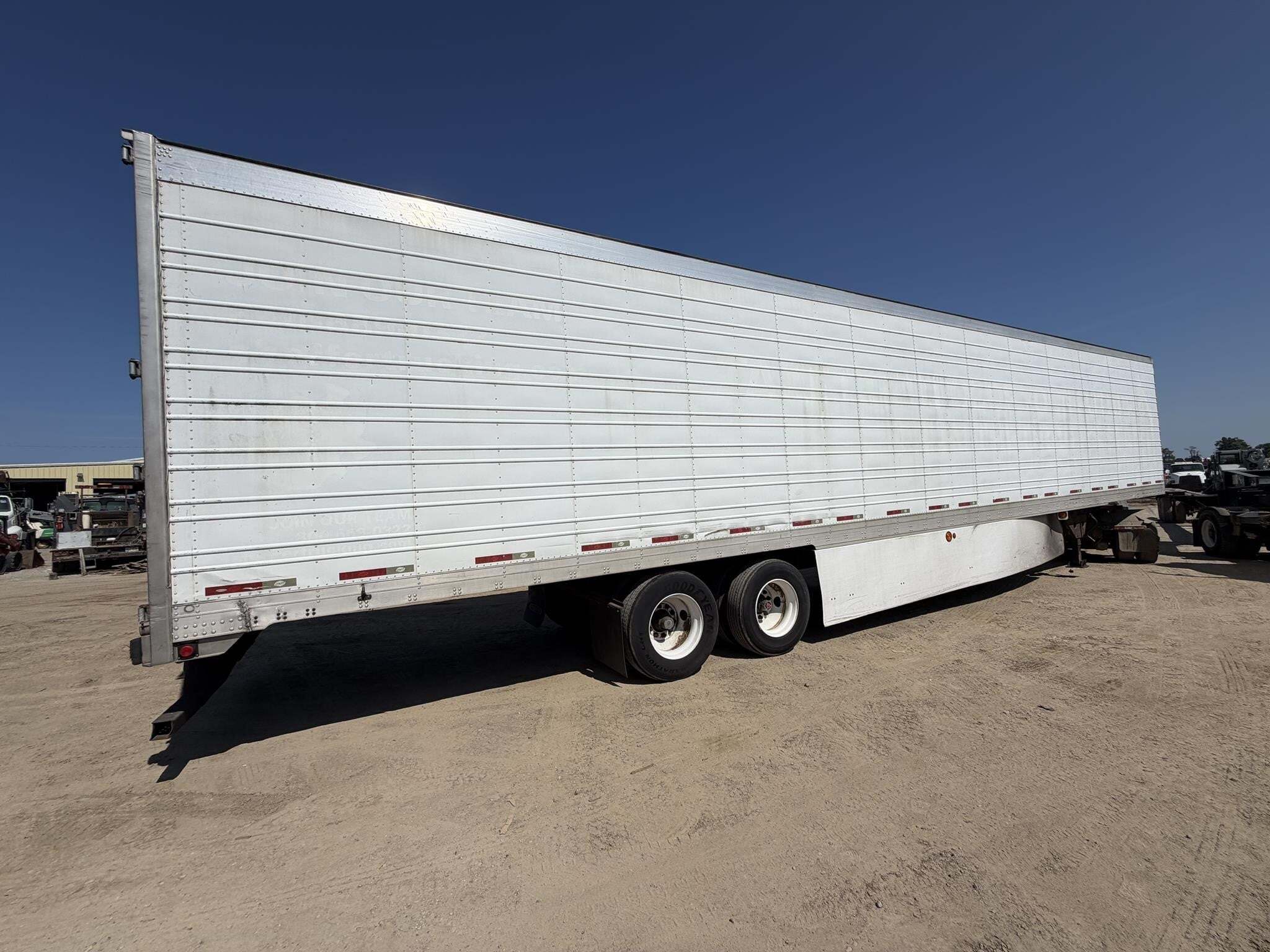2010 Utility 53 FT REEFER Box Trucks/Trailer