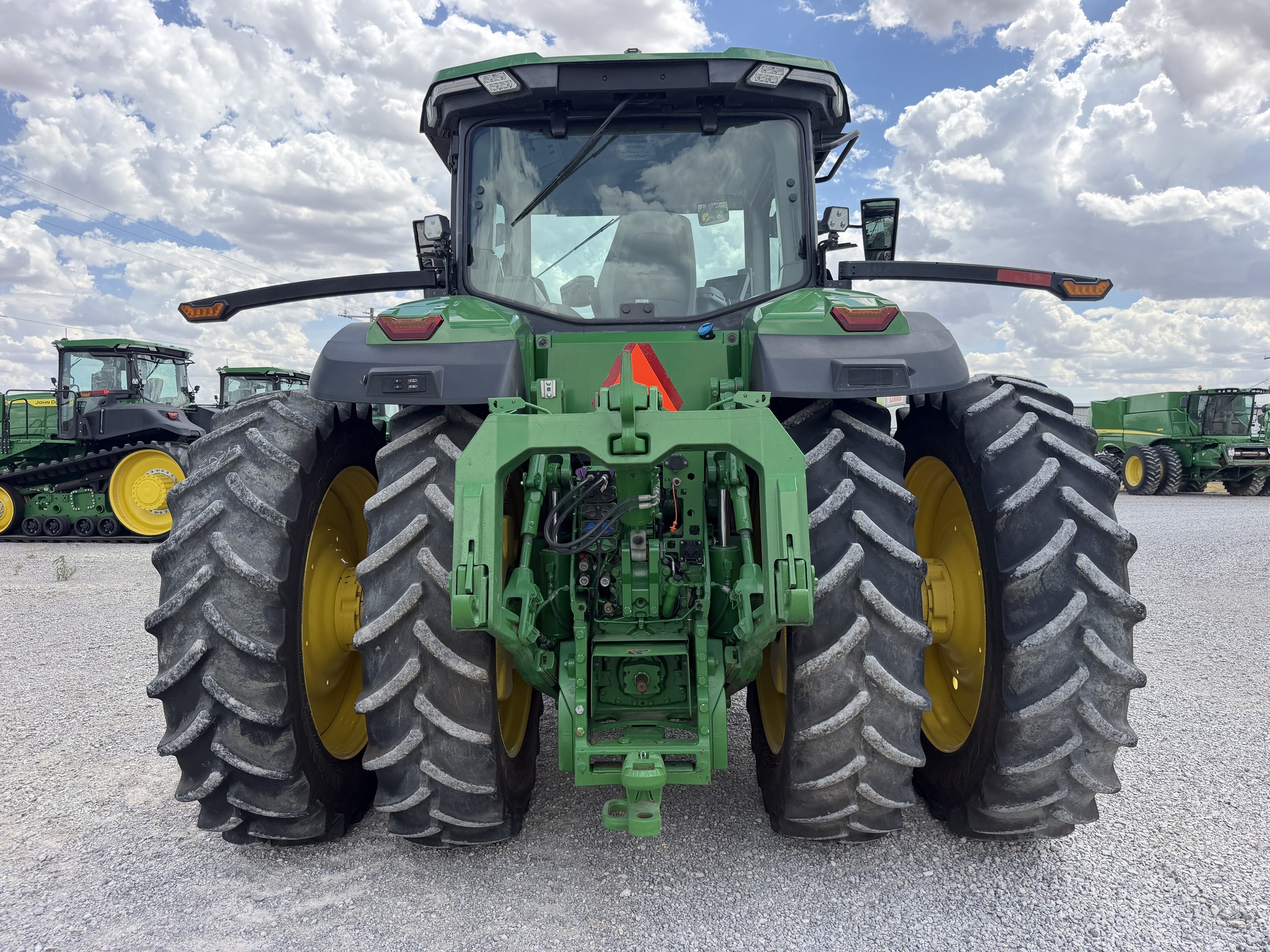 2022 John Deere 8R 310 Tractor