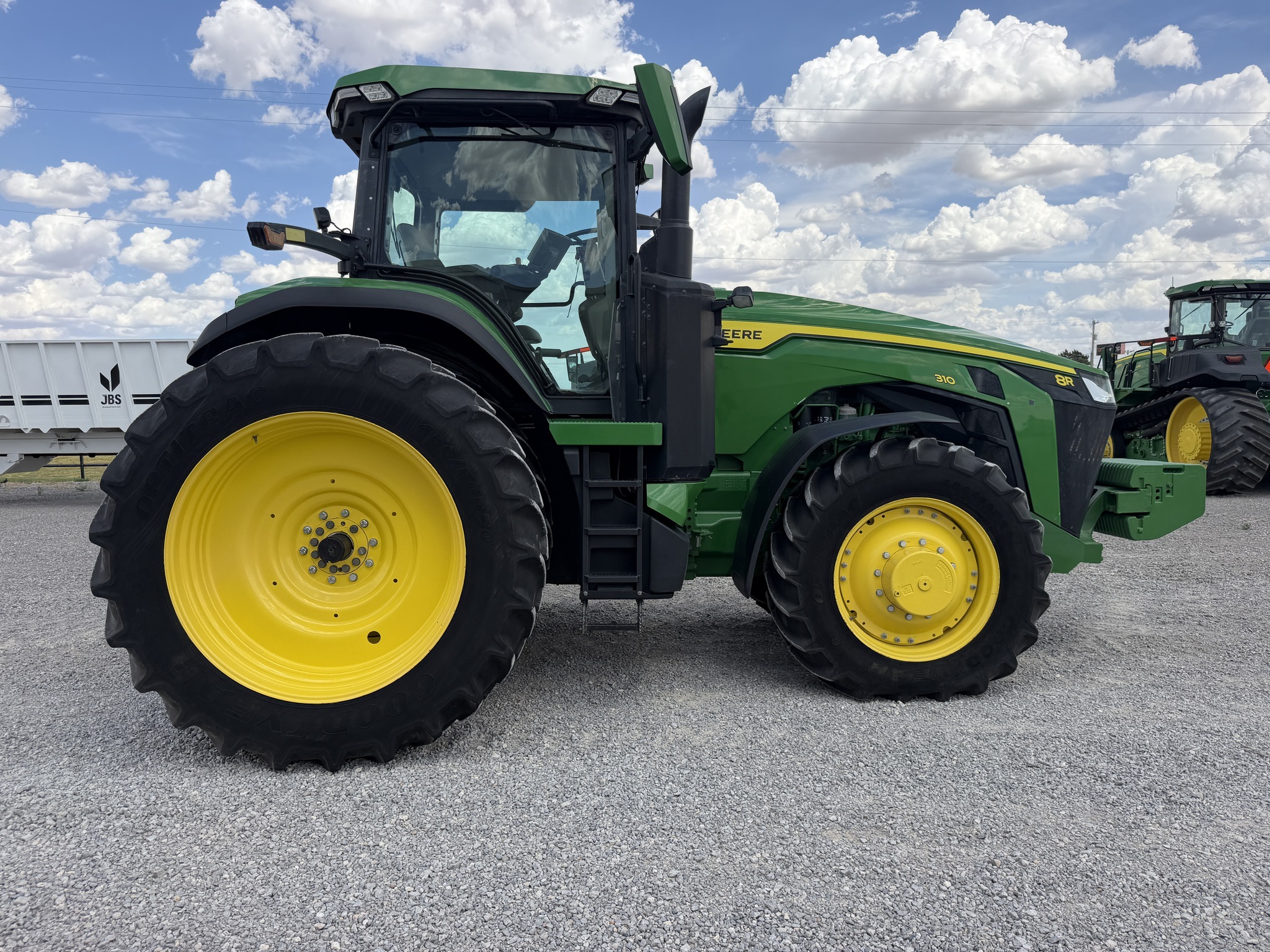 2022 John Deere 8R 310 Tractor