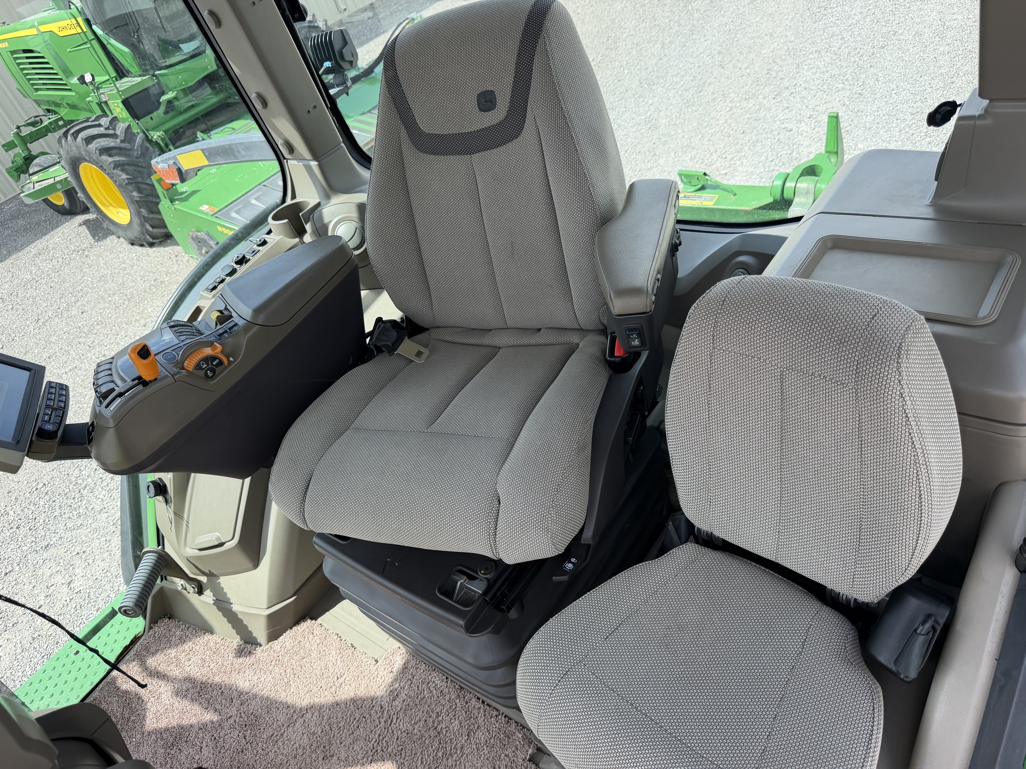 2022 John Deere 8R 310 Tractor